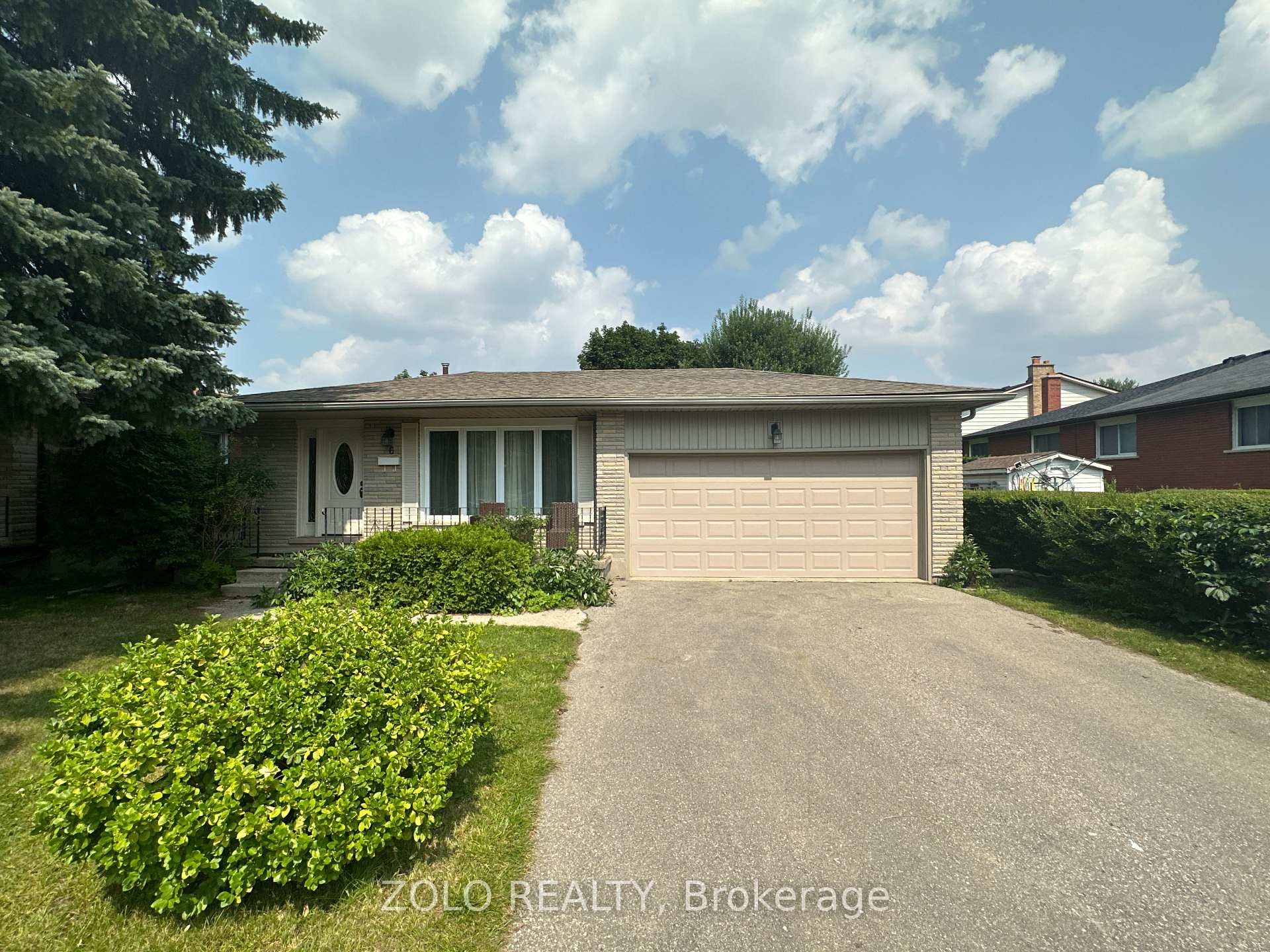 Photo 2 of 6 Dayman Court, Kitchener, Westmount - Kitchener — HOMEH
