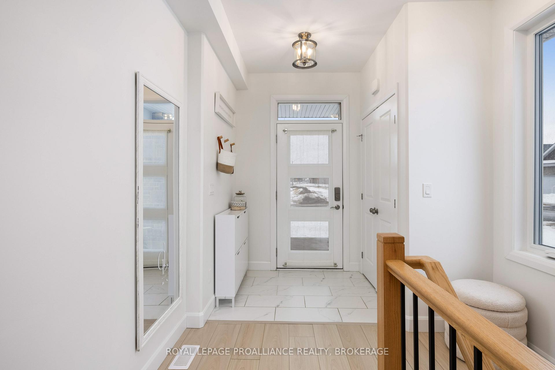 Photo 5 of 231 Superior Drive, Loyalist, Amherstview — HOMEH