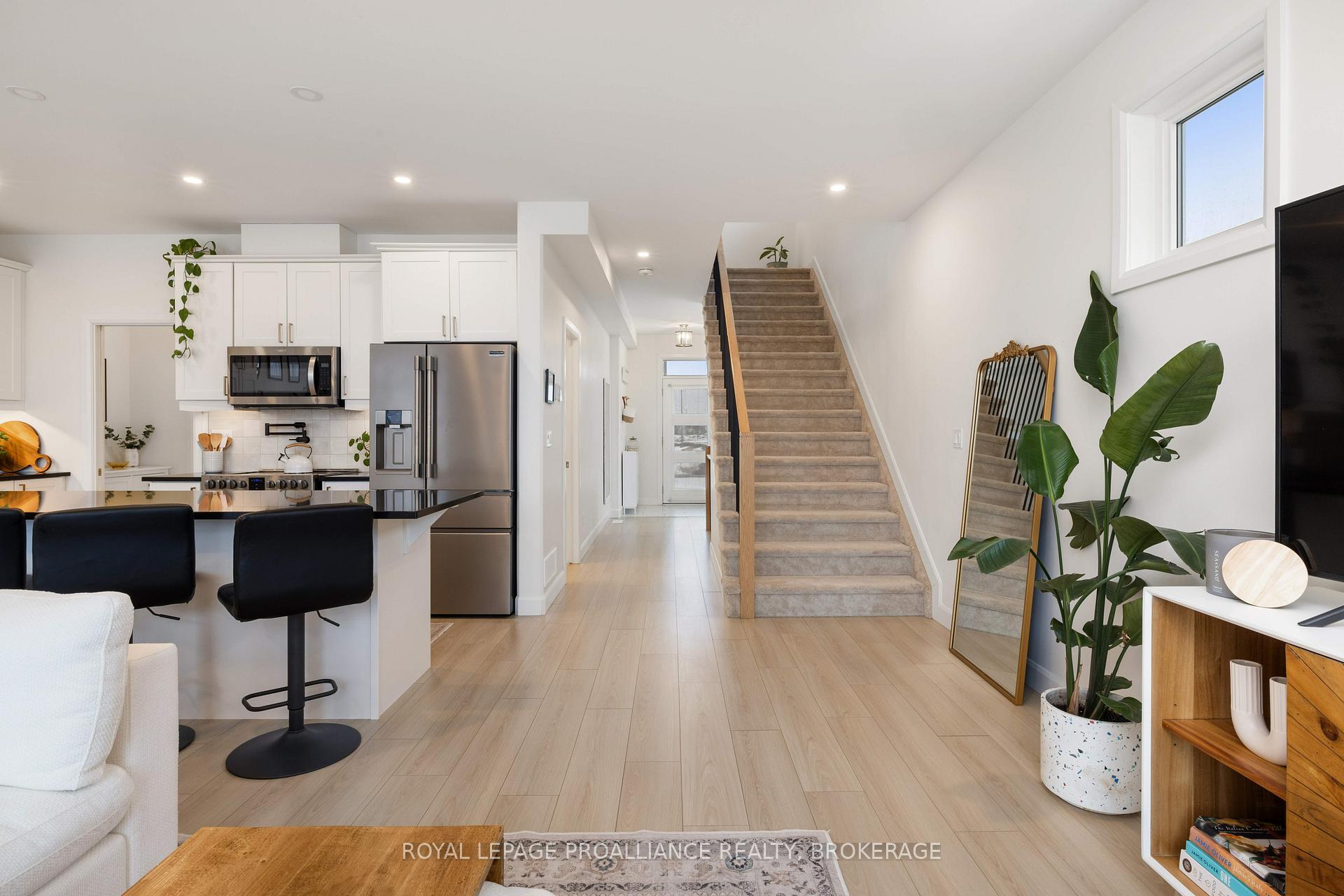 Photo 7 of 231 Superior Drive, Loyalist, Amherstview — HOMEH