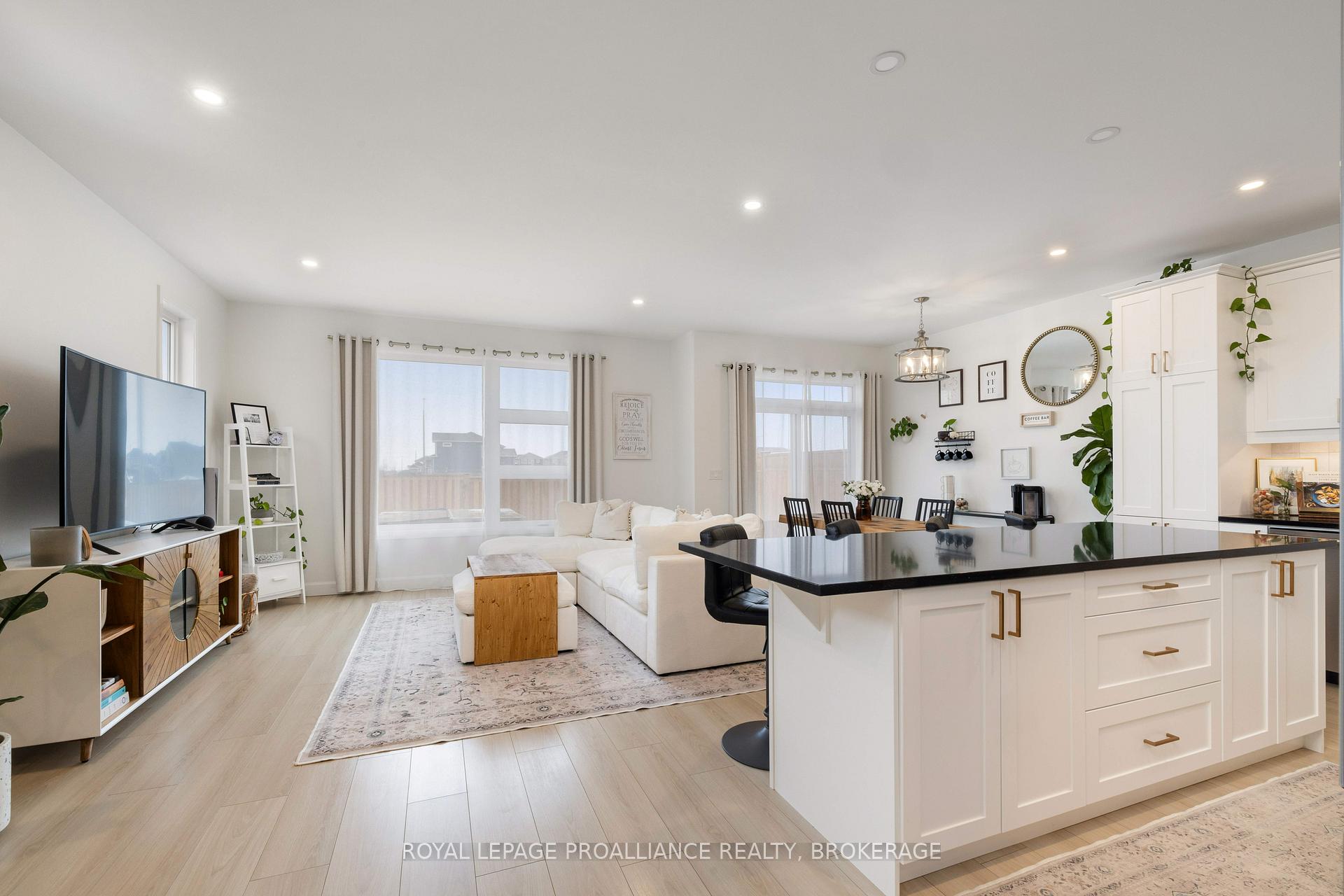 Photo 8 of 231 Superior Drive, Loyalist, Amherstview — HOMEH
