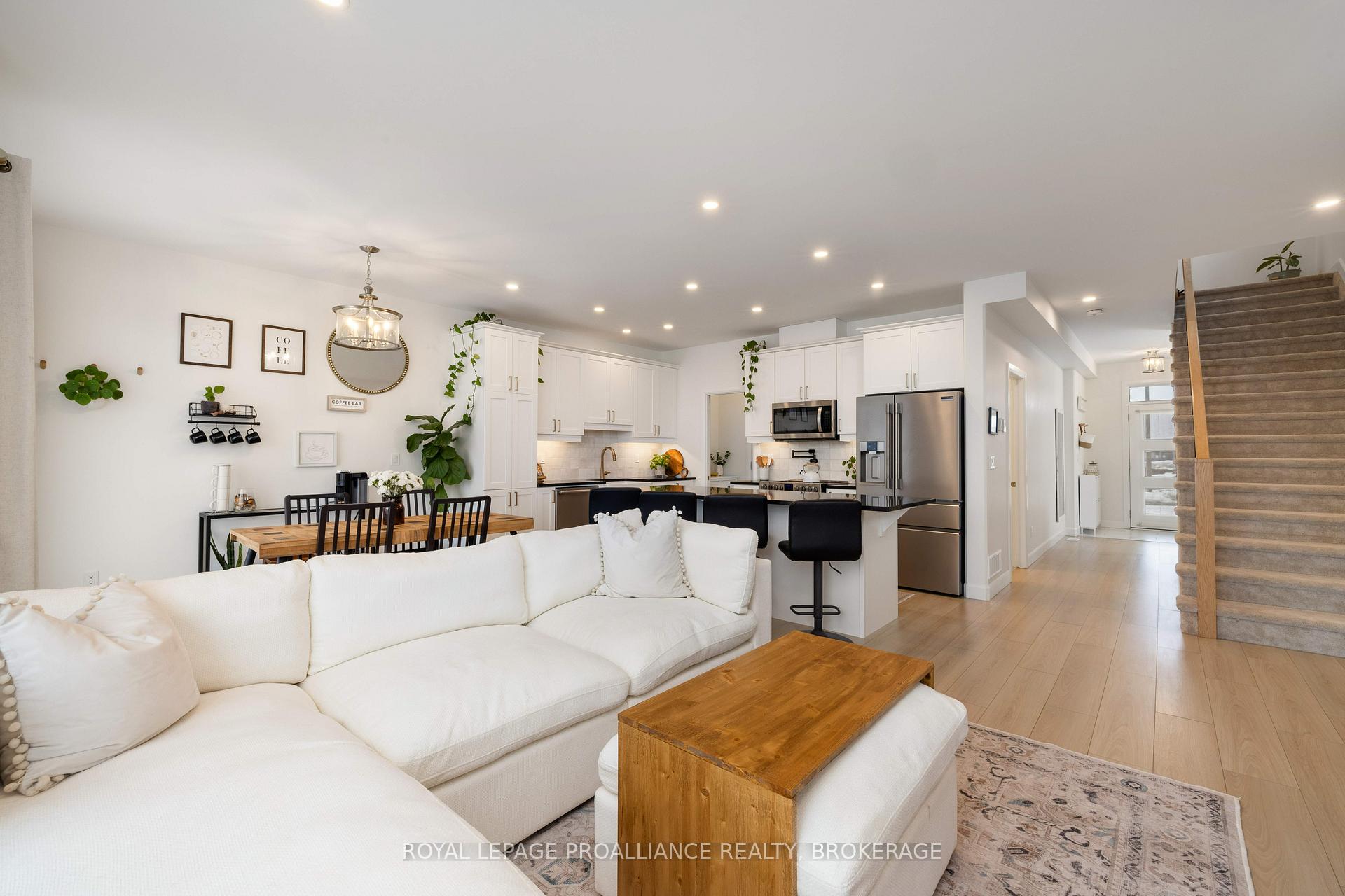 Photo 9 of 231 Superior Drive, Loyalist, Amherstview — HOMEH