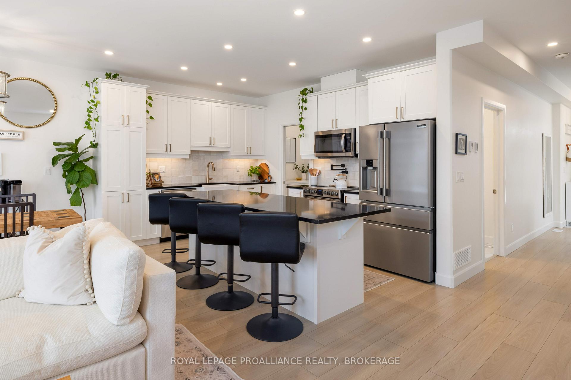 Photo 12 of 231 Superior Drive, Loyalist, Amherstview — HOMEH