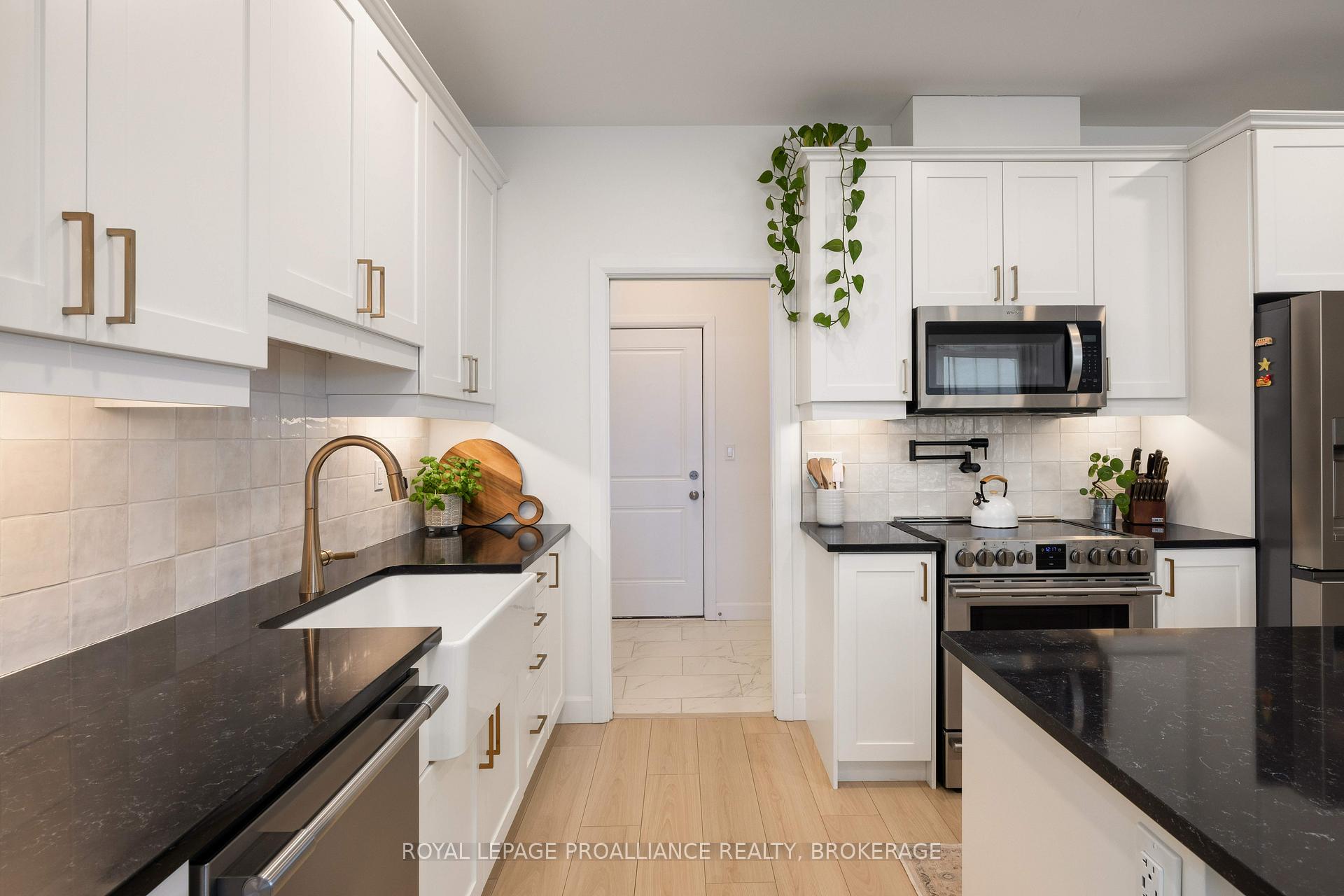 Photo 14 of 231 Superior Drive, Loyalist, Amherstview — HOMEH