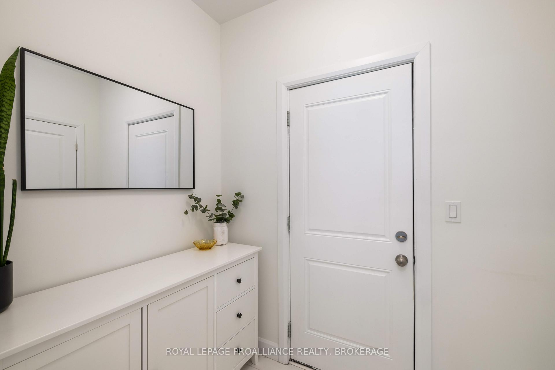 Photo 15 of 231 Superior Drive, Loyalist, Amherstview — HOMEH