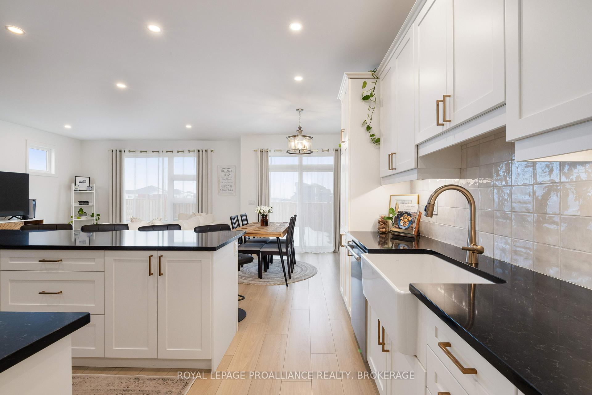 Photo 18 of 231 Superior Drive, Loyalist, Amherstview — HOMEH