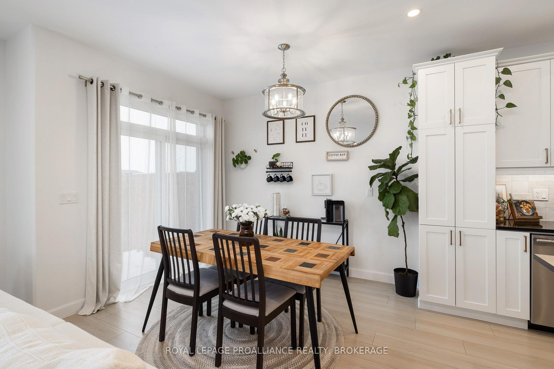 Photo 20 of 231 Superior Drive, Loyalist, Amherstview — HOMEH