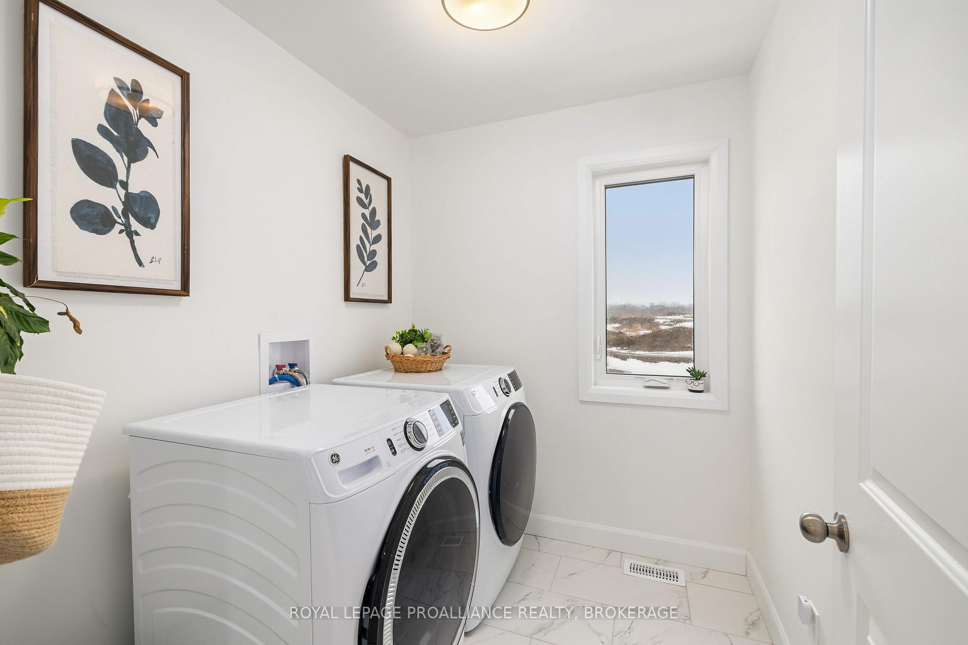 Photo 30 of 231 Superior Drive, Loyalist, Amherstview — HOMEH