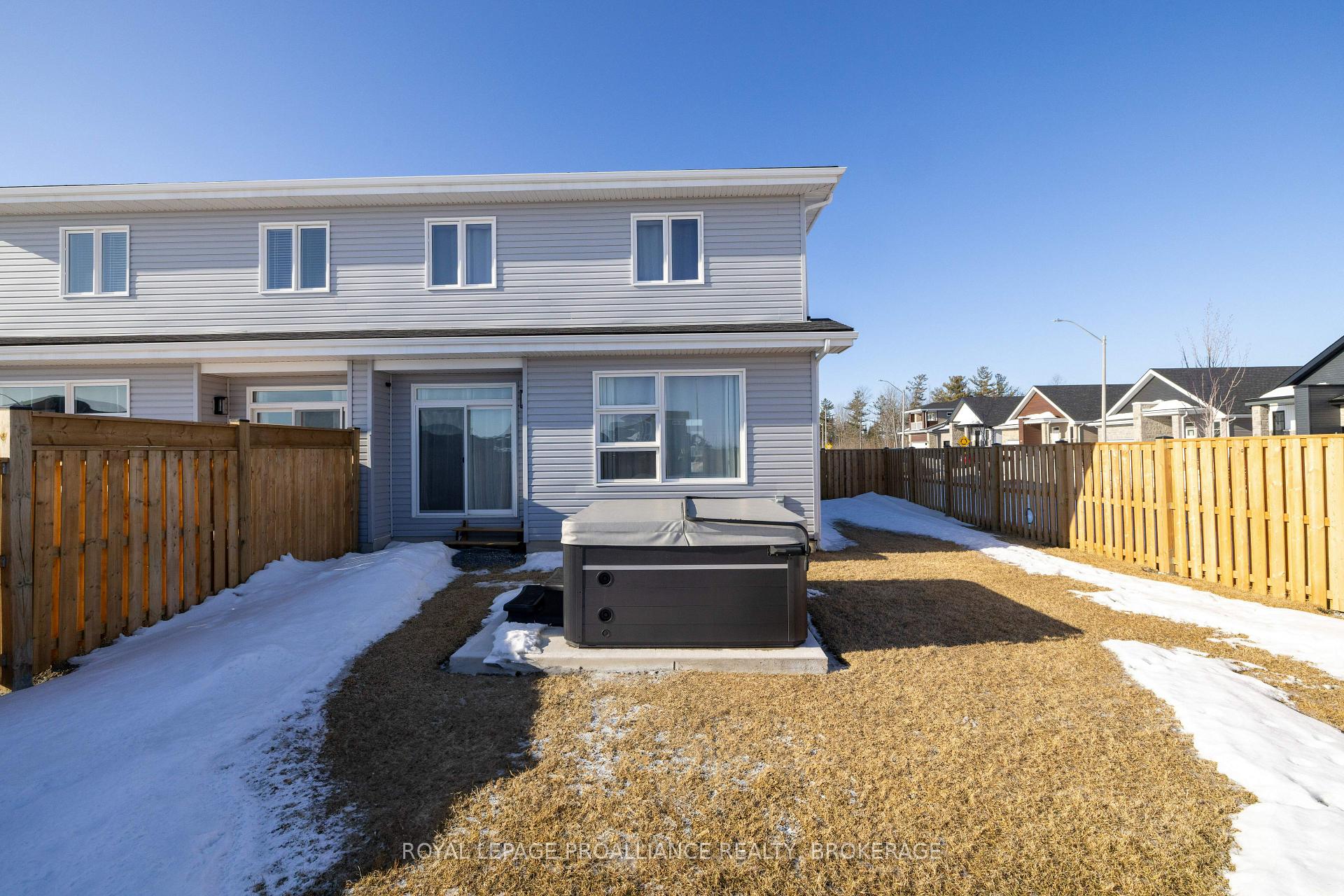 Photo 40 of 231 Superior Drive, Loyalist, Amherstview — HOMEH
