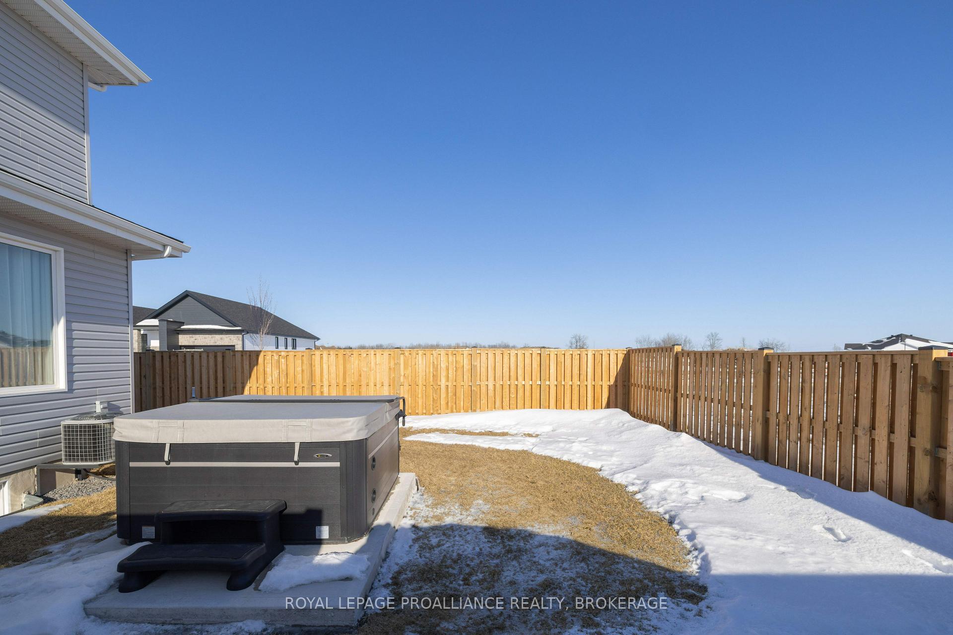 Photo 41 of 231 Superior Drive, Loyalist, Amherstview — HOMEH