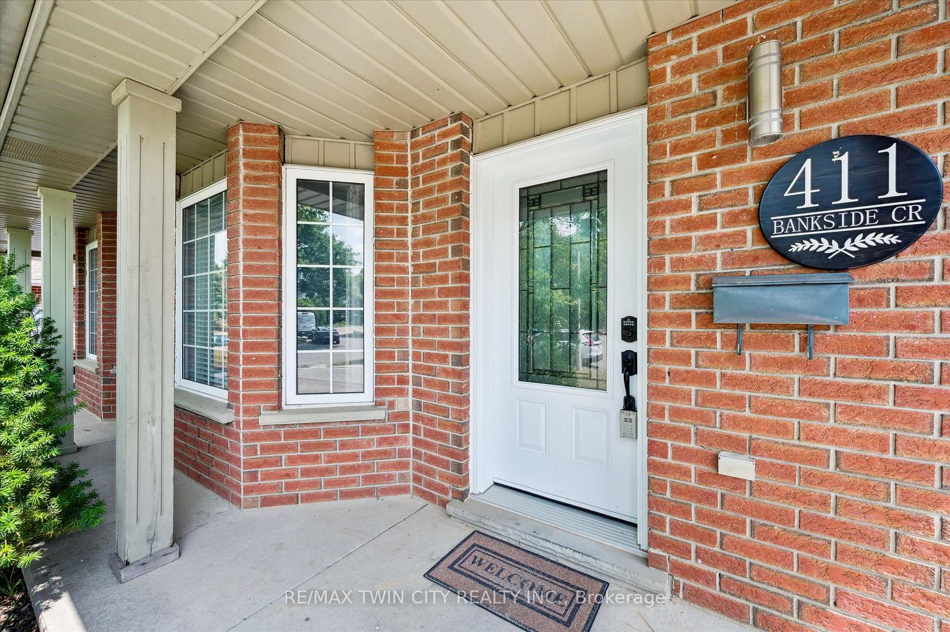 Photo 3 of 411 Bankside Crescent, Kitchener — HOMEH