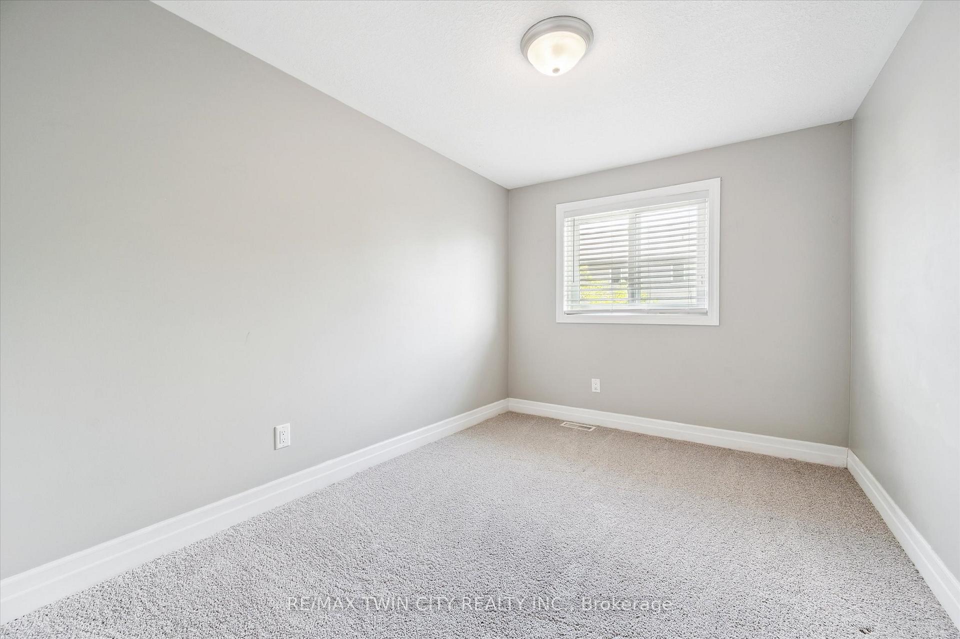 Photo 16 of 411 Bankside Crescent, Kitchener — HOMEH