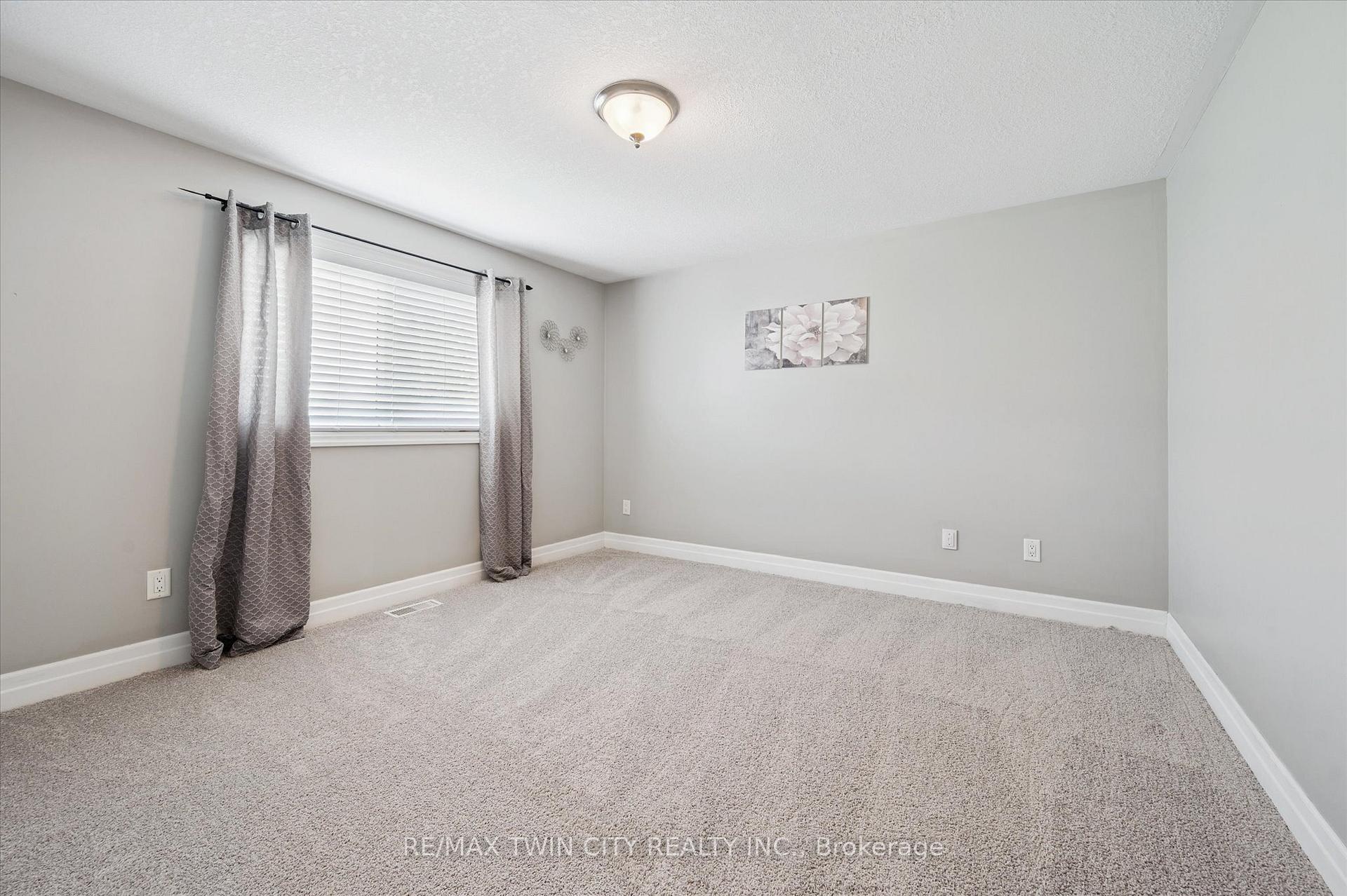 Photo 18 of 411 Bankside Crescent, Kitchener — HOMEH