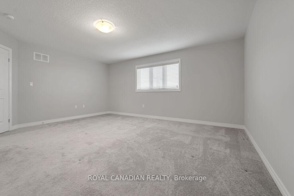Photo 10 of 8 Dolomiti Court, Hamilton, Rural Glanbrook — HOMEH