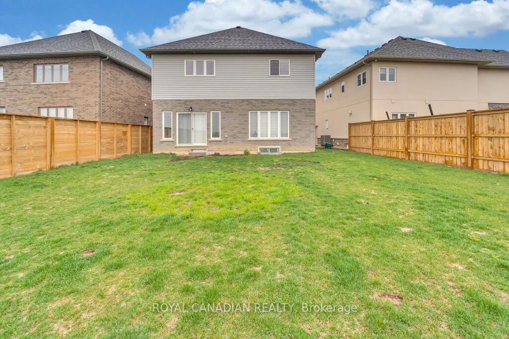 Photo 14 of 8 Dolomiti Court, Hamilton, Rural Glanbrook — HOMEH