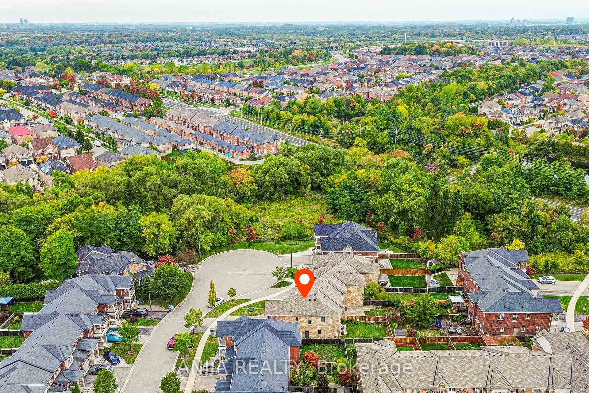 Photo 3 of 9 Moore's Court, Markham, Box Grove — HOMEH