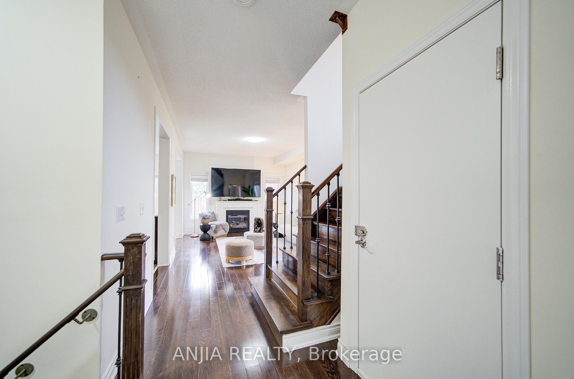 Photo 7 of 9 Moore's Court, Markham, Box Grove — HOMEH