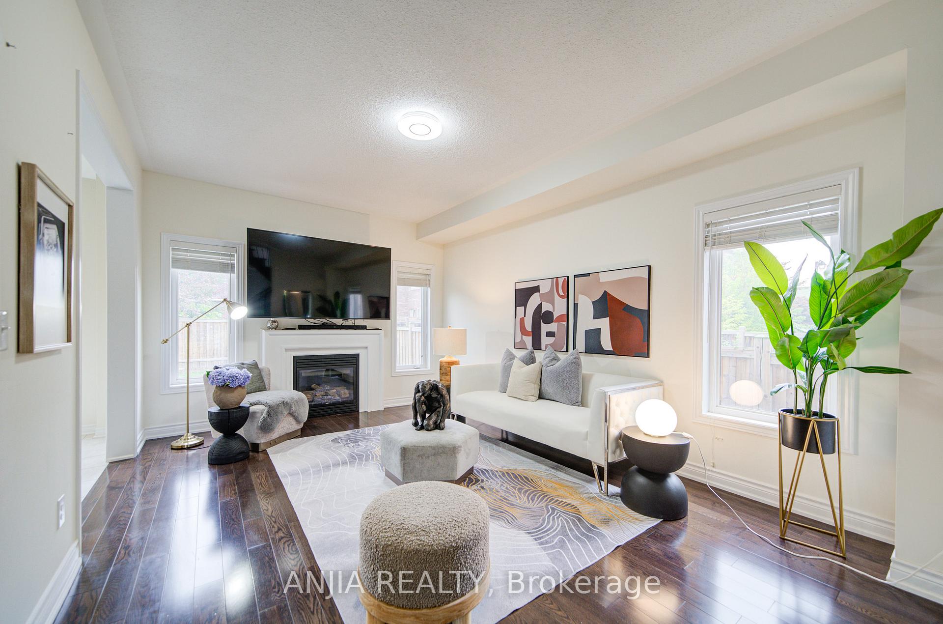 Photo 10 of 9 Moore's Court, Markham, Box Grove — HOMEH