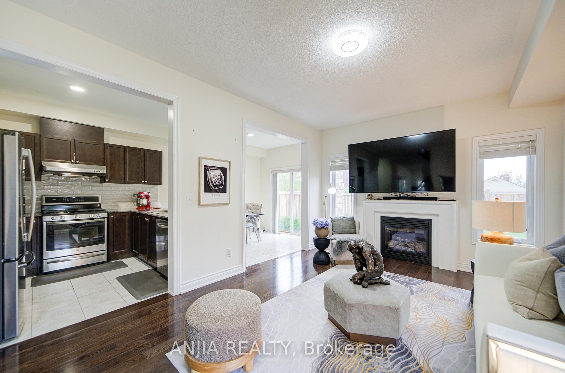 Photo 11 of 9 Moore's Court, Markham, Box Grove — HOMEH