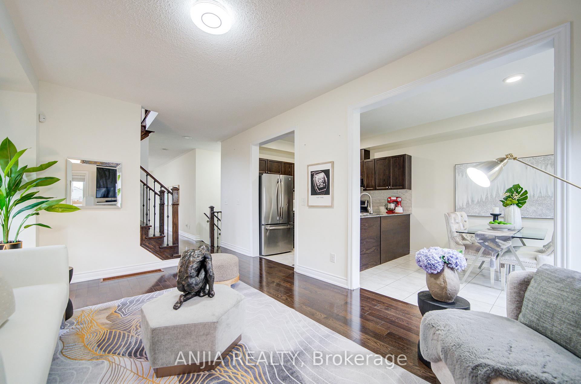 Photo 12 of 9 Moore's Court, Markham, Box Grove — HOMEH