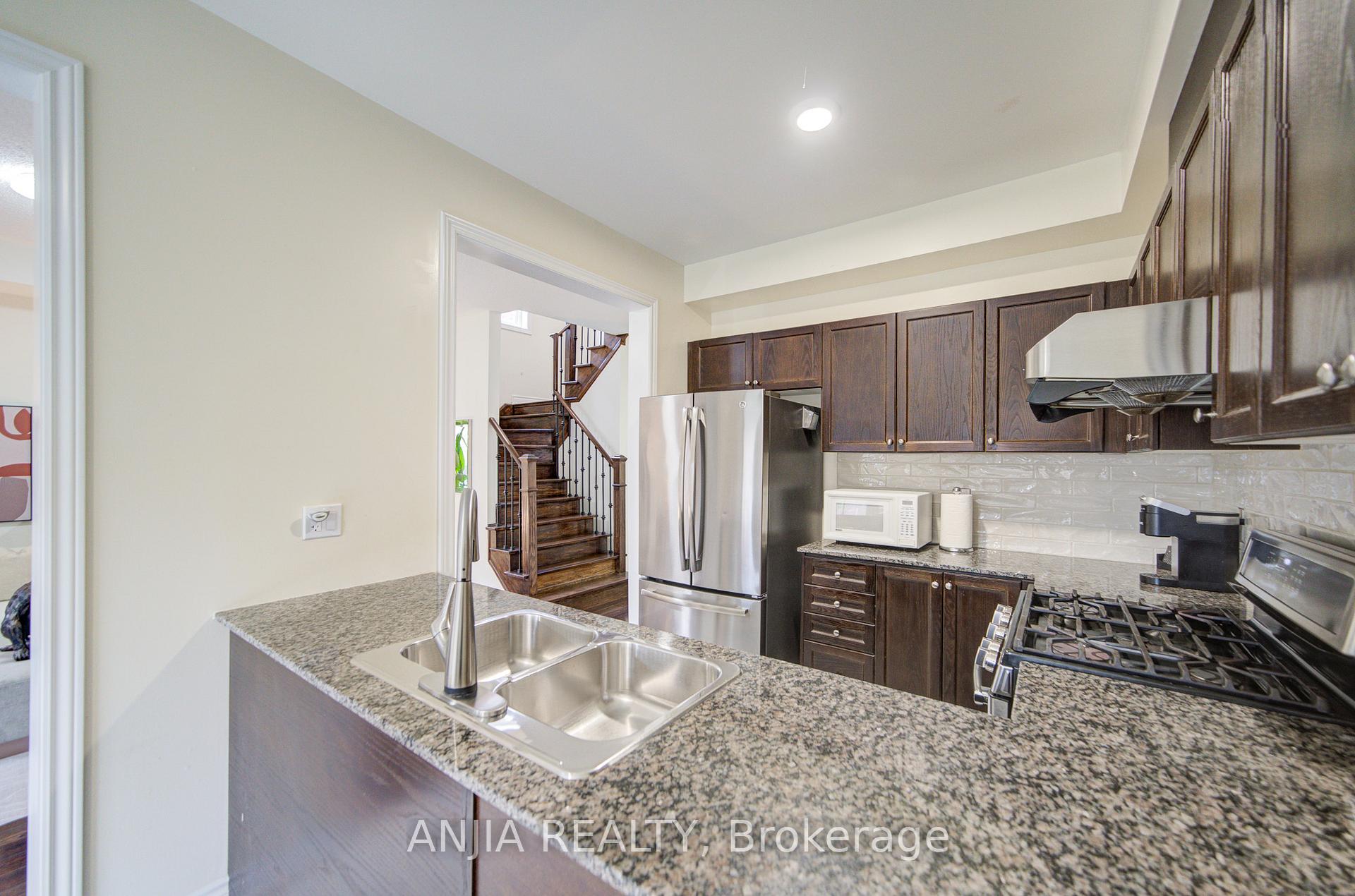 Photo 15 of 9 Moore's Court, Markham, Box Grove — HOMEH