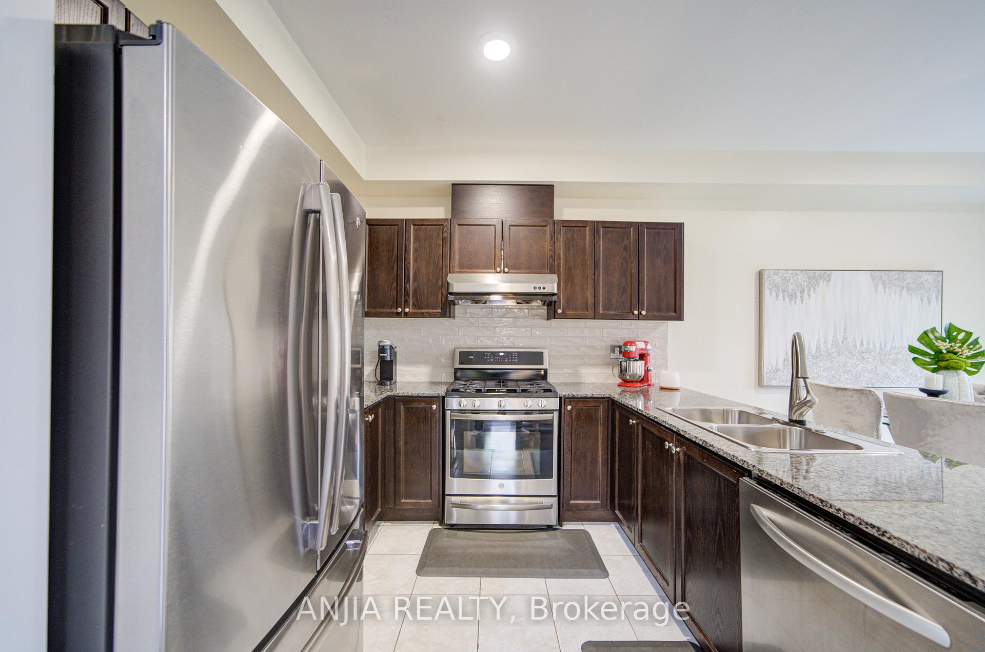 Photo 16 of 9 Moore's Court, Markham, Box Grove — HOMEH