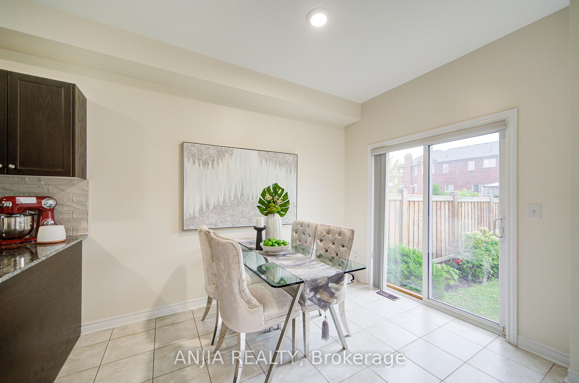 Photo 17 of 9 Moore's Court, Markham, Box Grove — HOMEH