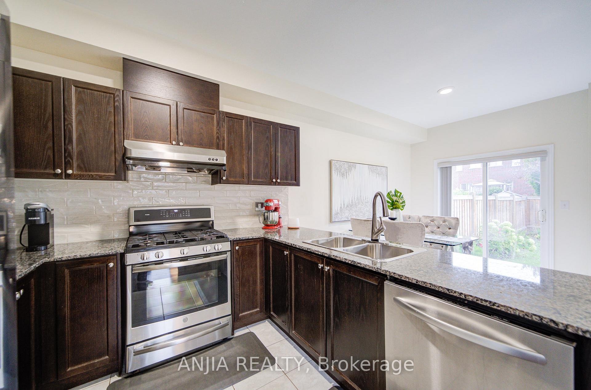 Photo 18 of 9 Moore's Court, Markham, Box Grove — HOMEH
