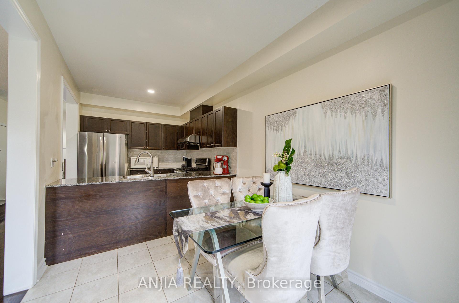 Photo 19 of 9 Moore's Court, Markham, Box Grove — HOMEH
