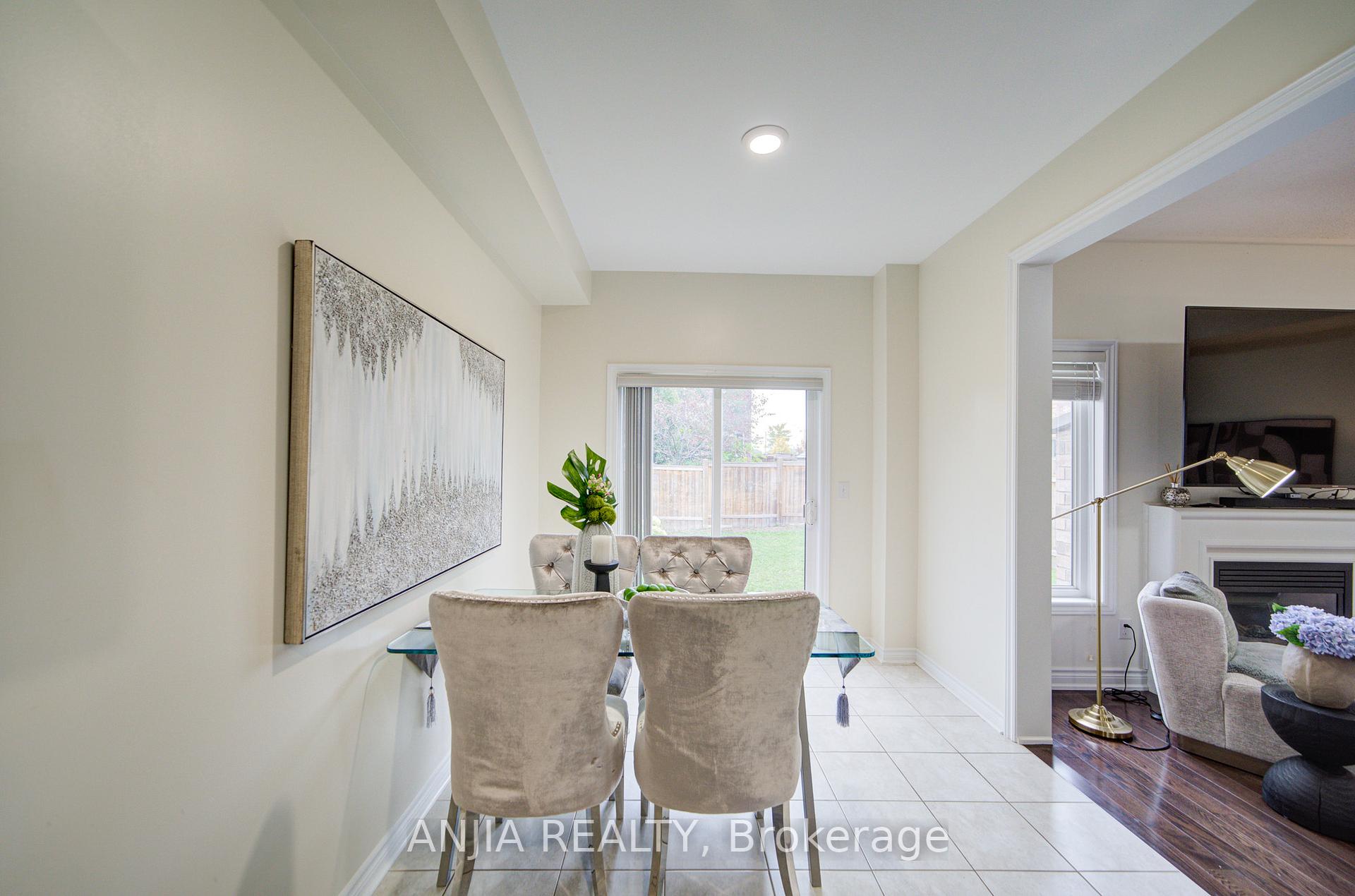 Photo 20 of 9 Moore's Court, Markham, Box Grove — HOMEH