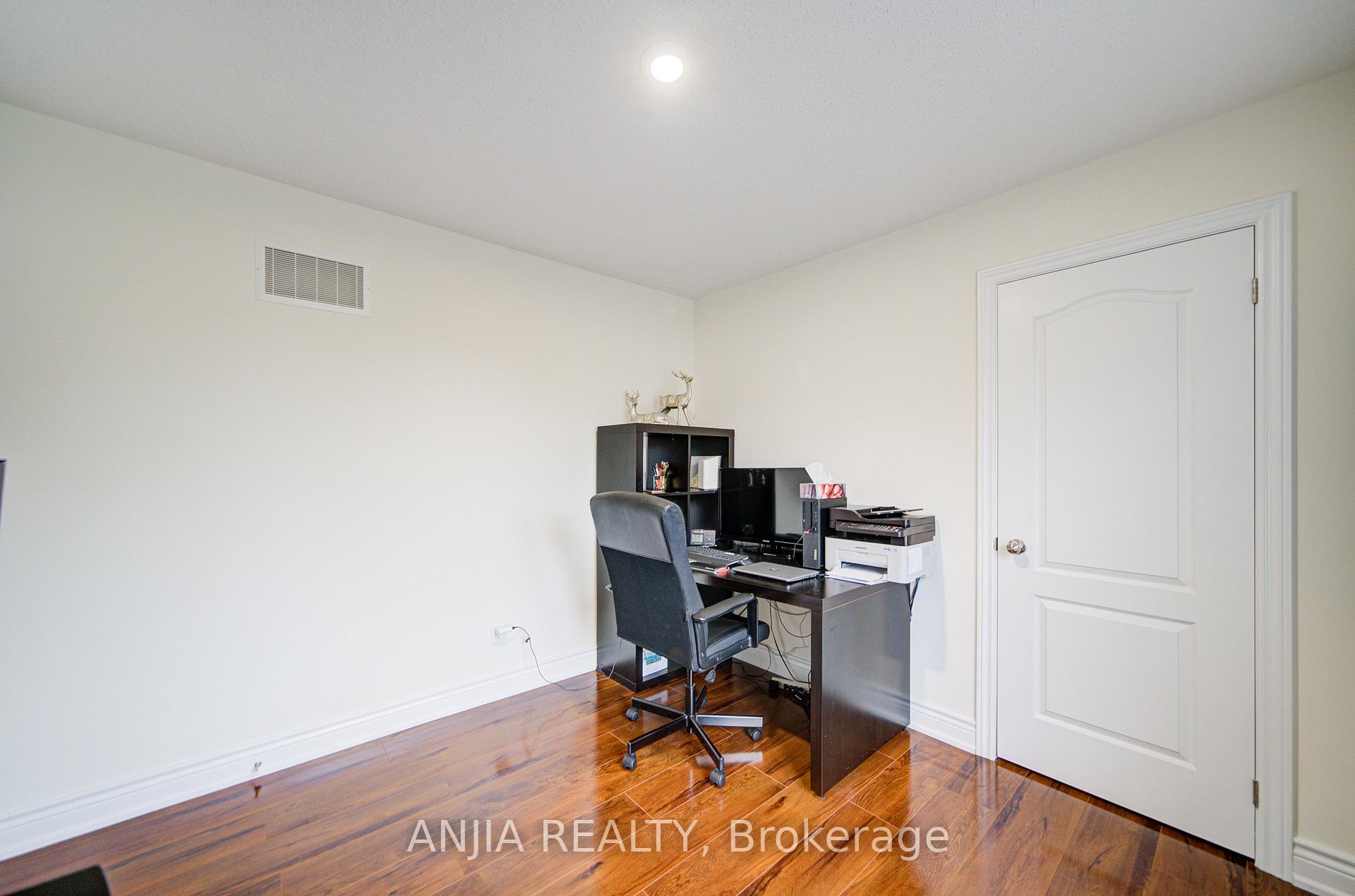 Photo 21 of 9 Moore's Court, Markham, Box Grove — HOMEH