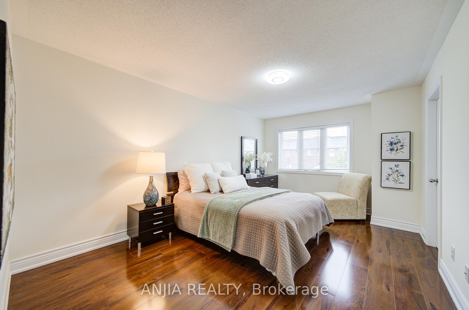 Photo 23 of 9 Moore's Court, Markham, Box Grove — HOMEH