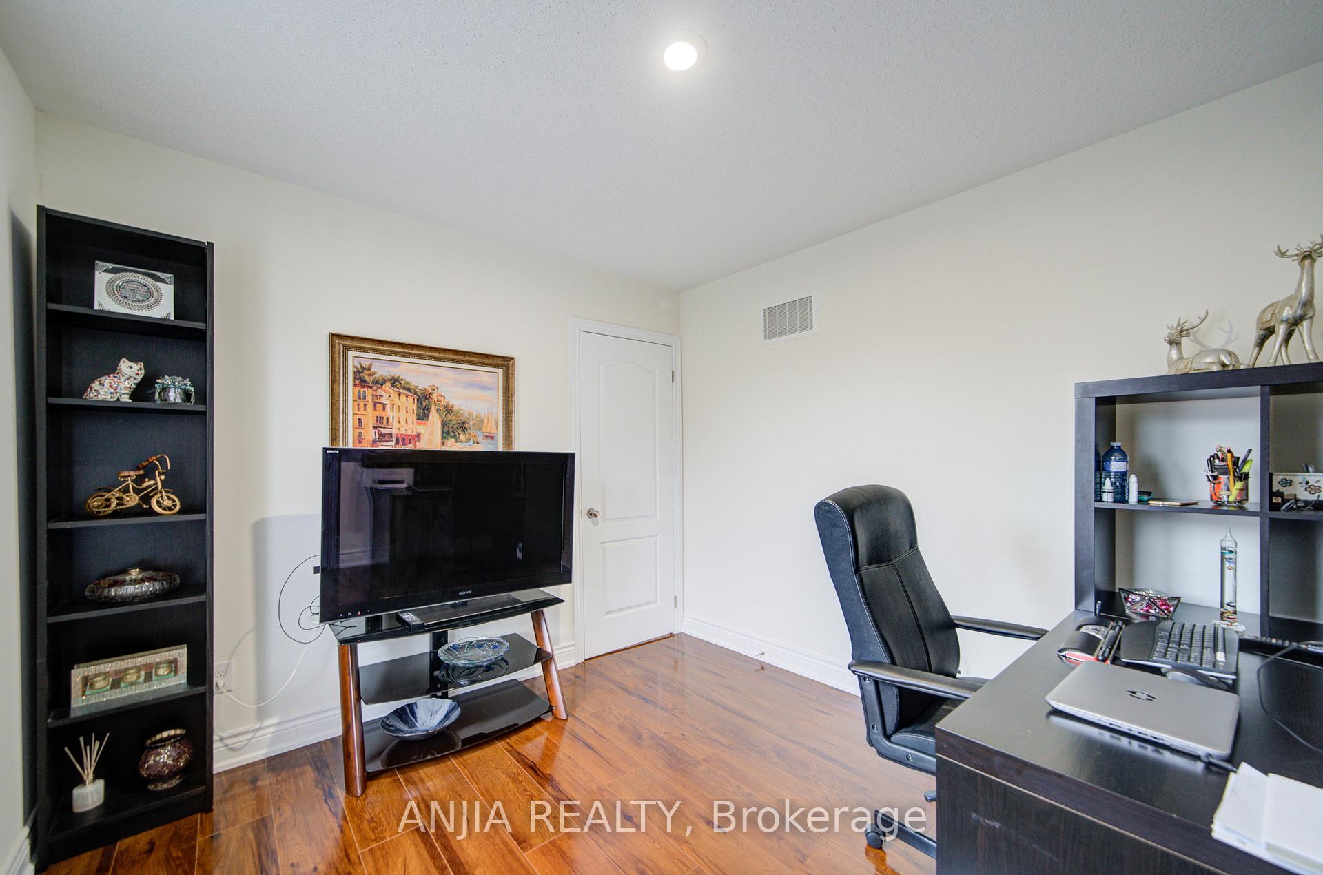Photo 24 of 9 Moore's Court, Markham, Box Grove — HOMEH
