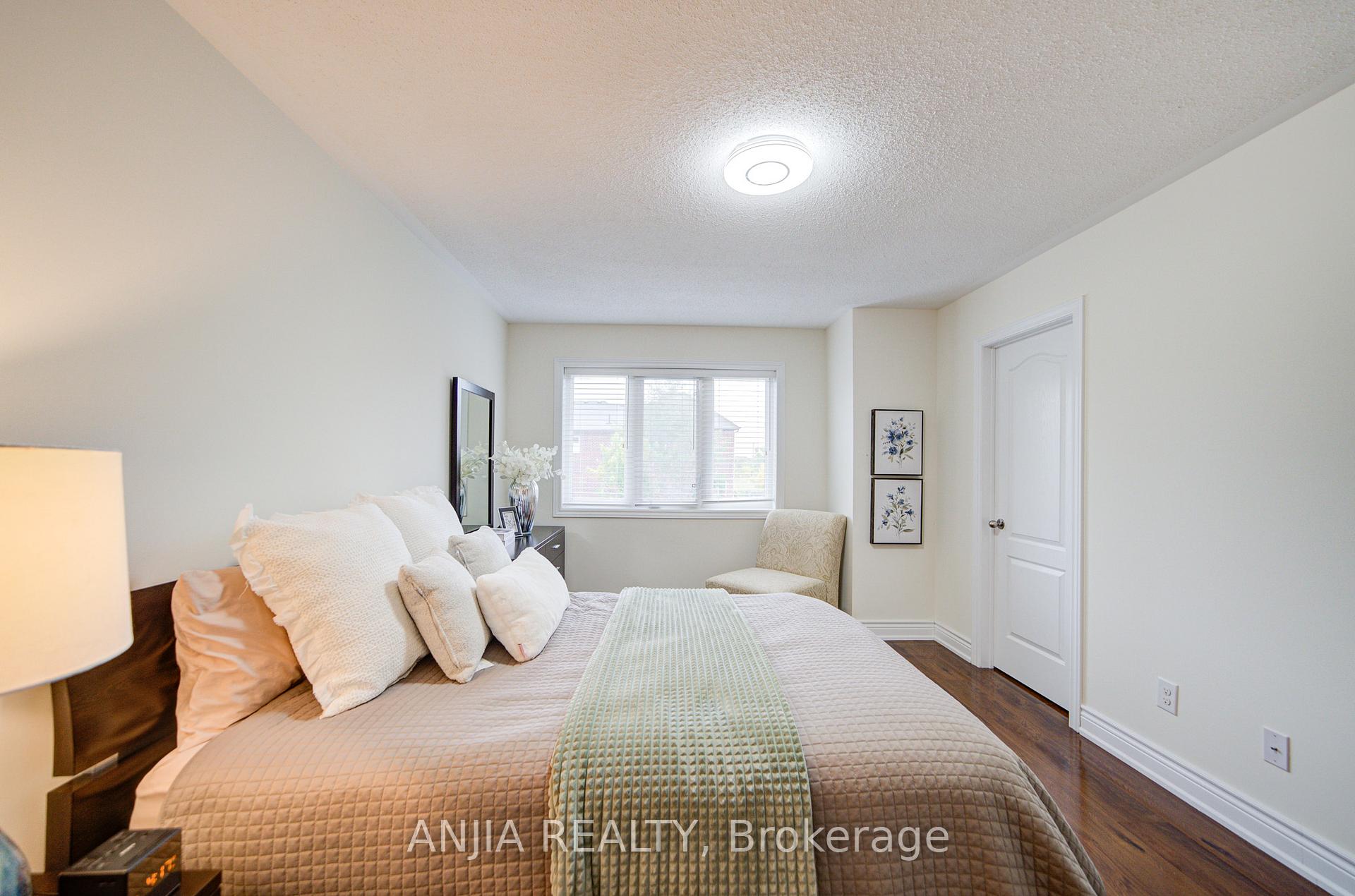 Photo 25 of 9 Moore's Court, Markham, Box Grove — HOMEH