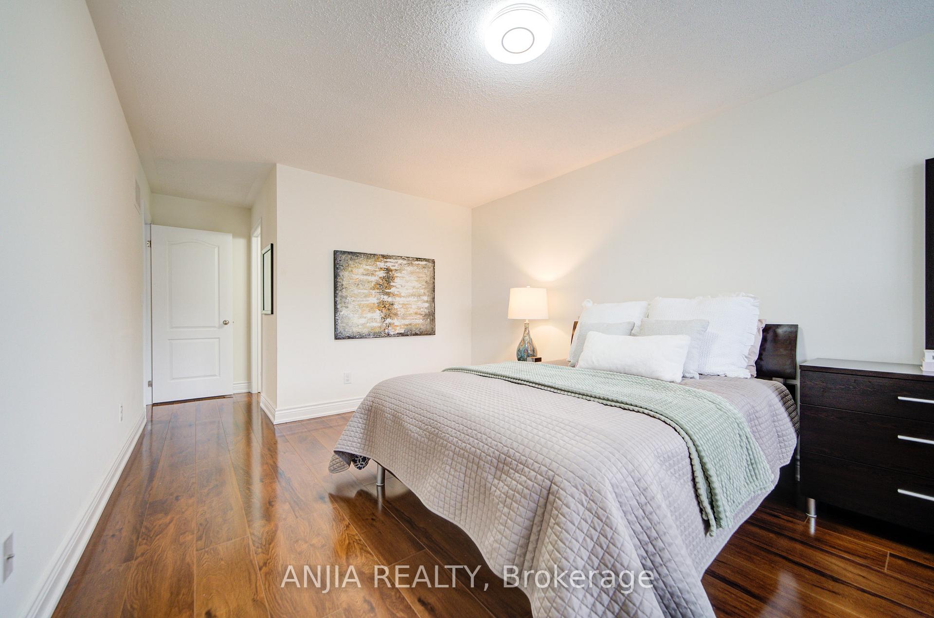 Photo 26 of 9 Moore's Court, Markham, Box Grove — HOMEH