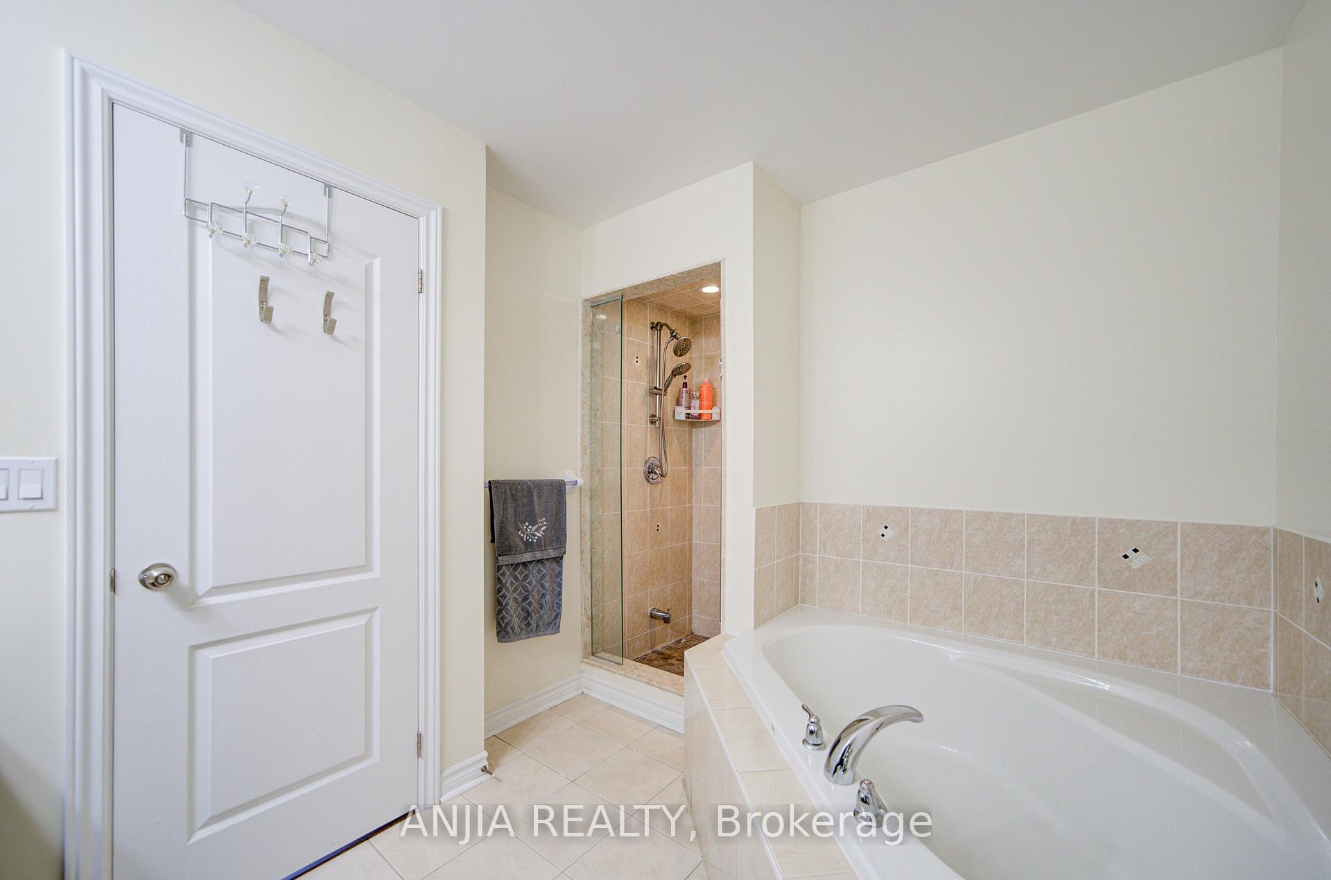 Photo 28 of 9 Moore's Court, Markham, Box Grove — HOMEH