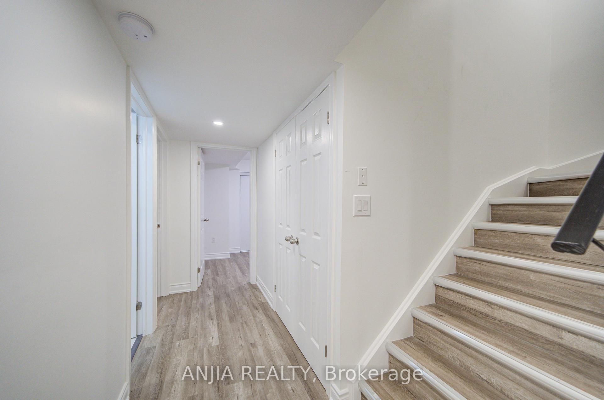 Photo 36 of 9 Moore's Court, Markham, Box Grove — HOMEH