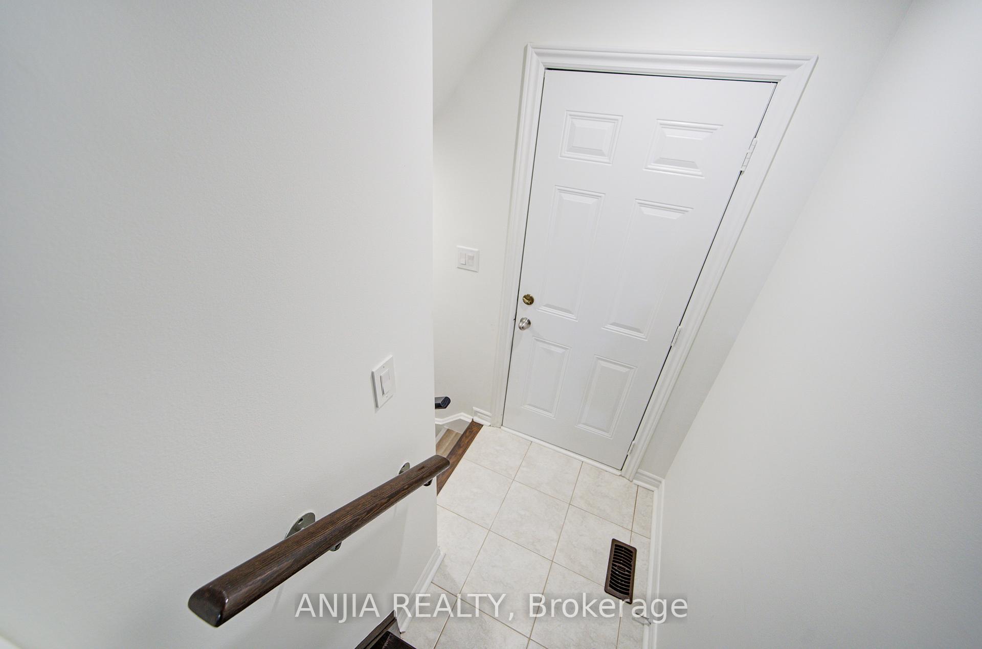 Photo 37 of 9 Moore's Court, Markham, Box Grove — HOMEH