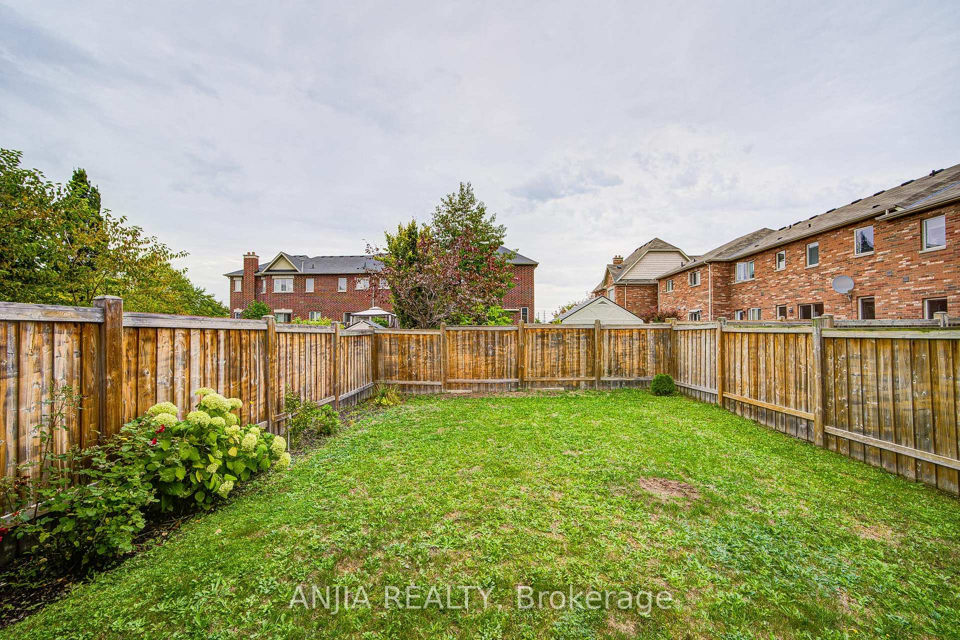 Photo 49 of 9 Moore's Court, Markham, Box Grove — HOMEH