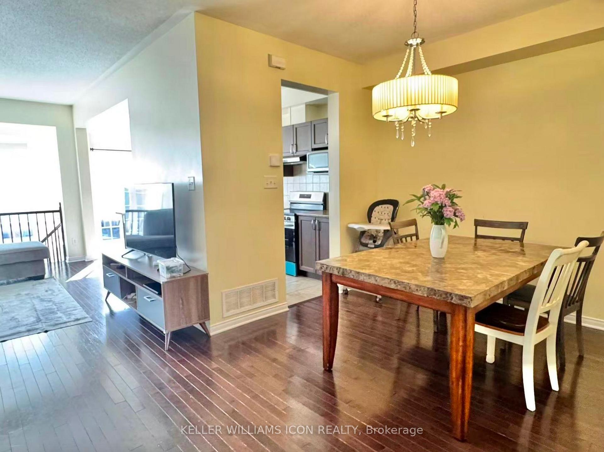 Photo 3 of 581 Pepperville Crescent, Ottawa, Kanata - Emerald Meadows/Trailwest — HOMEH
