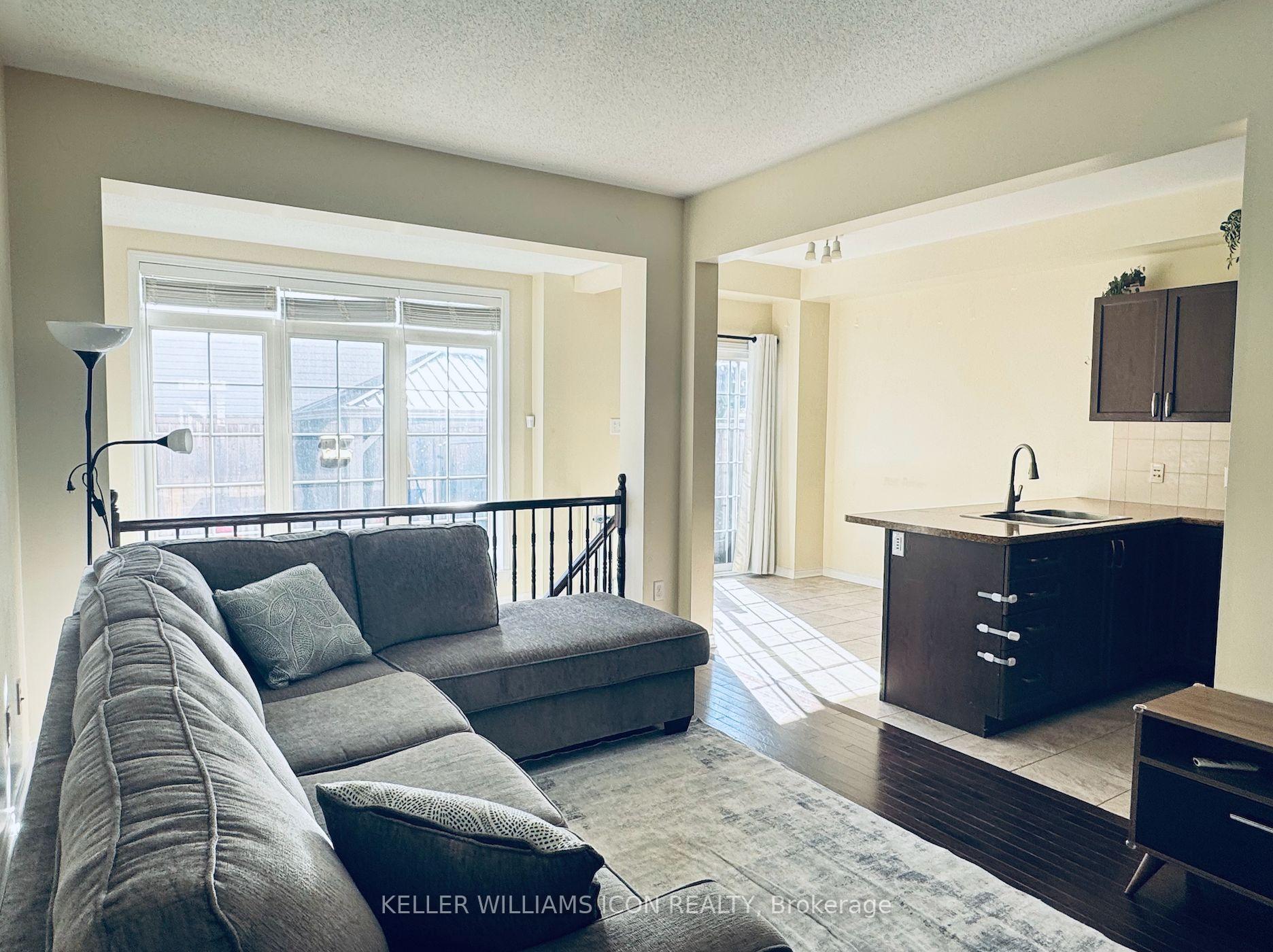 Photo 5 of 581 Pepperville Crescent, Ottawa, Kanata - Emerald Meadows/Trailwest — HOMEH
