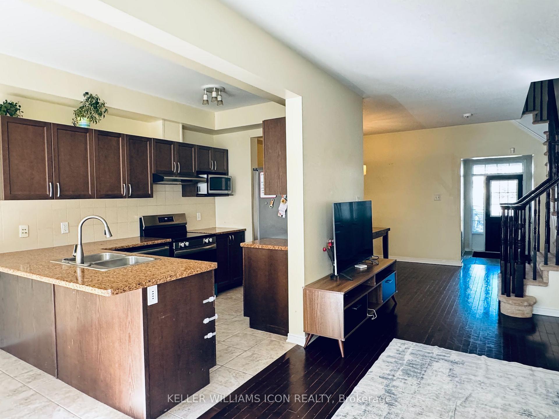 Photo 6 of 581 Pepperville Crescent, Ottawa, Kanata - Emerald Meadows/Trailwest — HOMEH