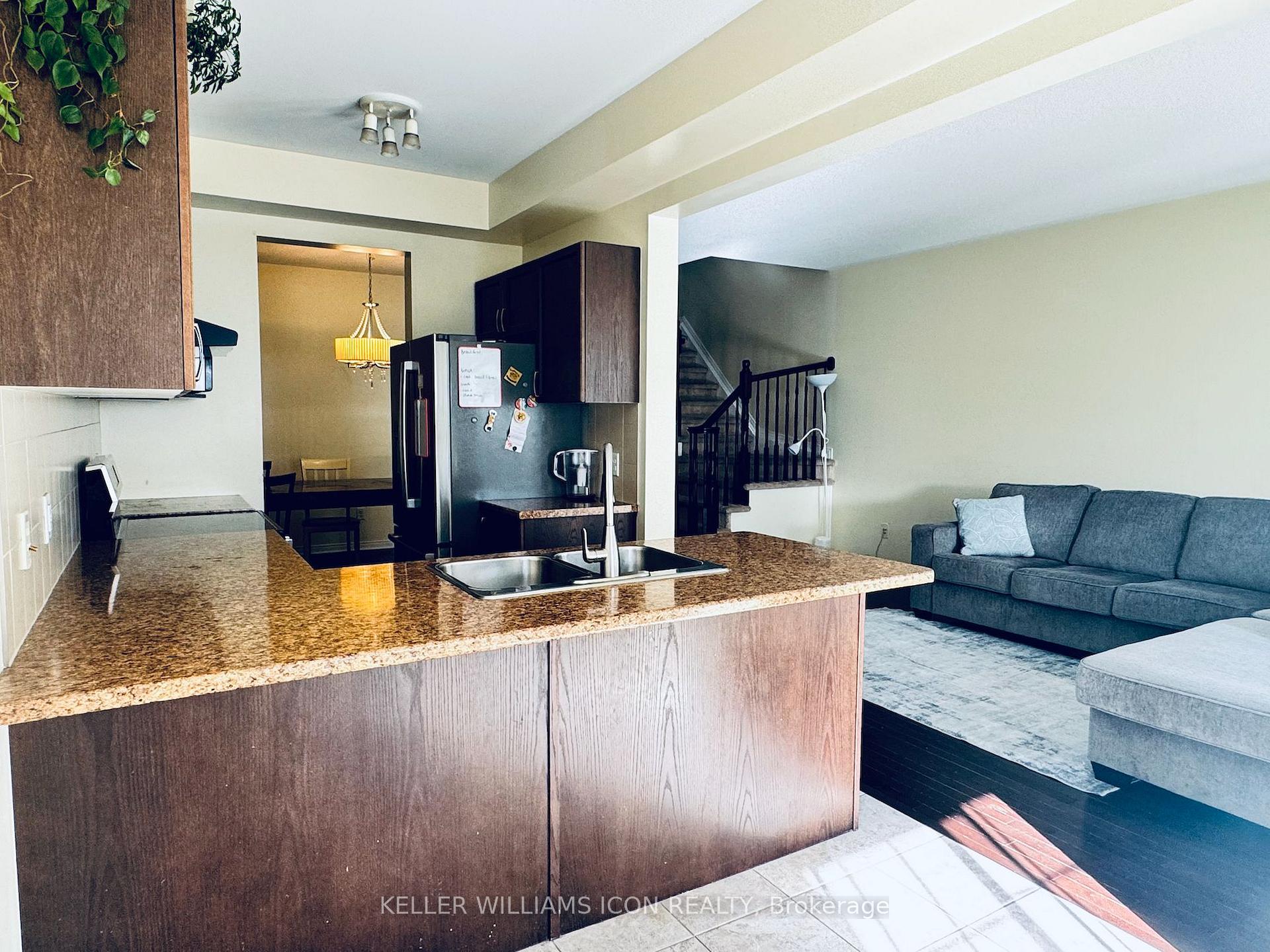 Photo 7 of 581 Pepperville Crescent, Ottawa, Kanata - Emerald Meadows/Trailwest — HOMEH