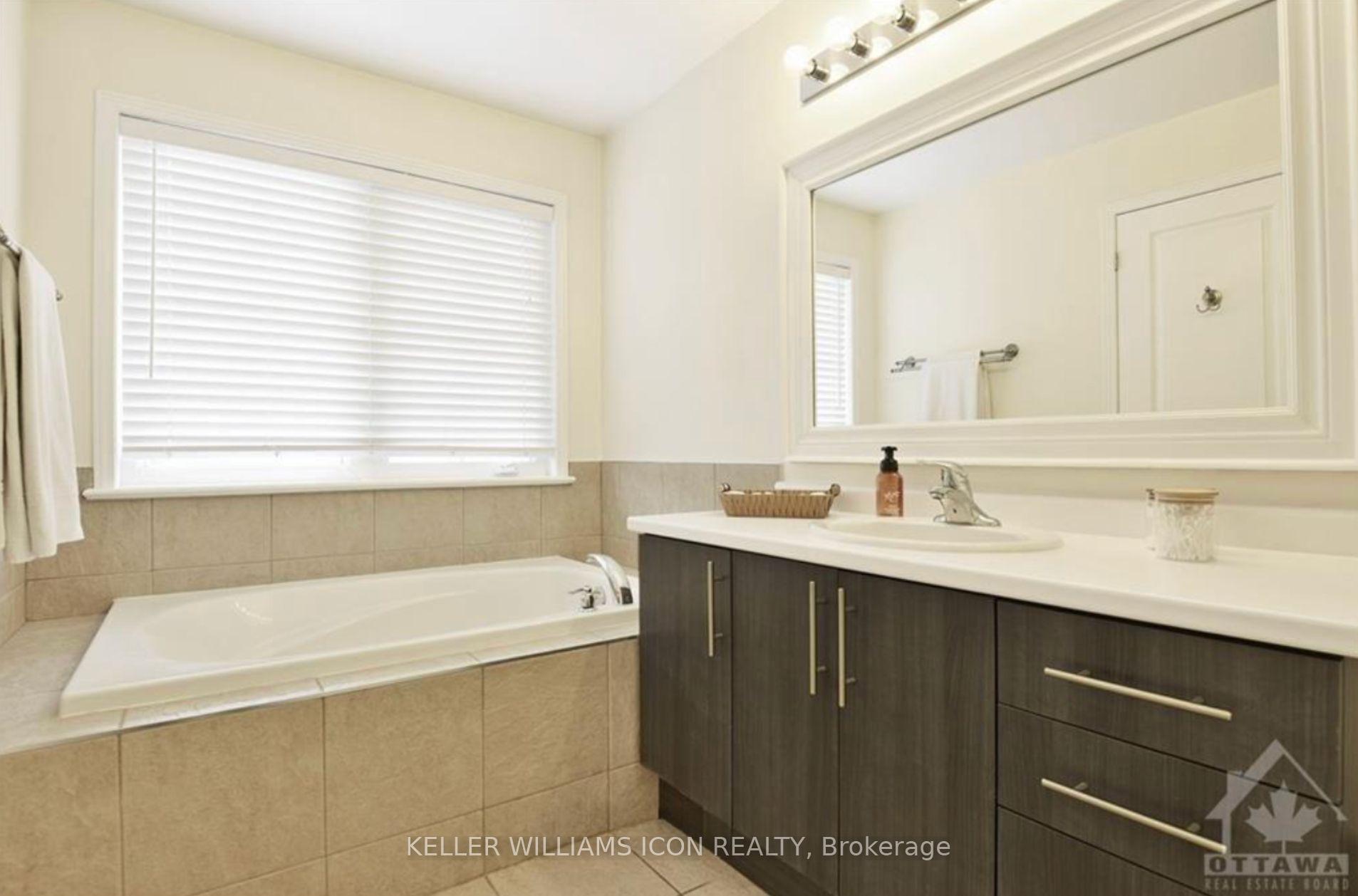 Photo 14 of 581 Pepperville Crescent, Ottawa, Kanata - Emerald Meadows/Trailwest — HOMEH