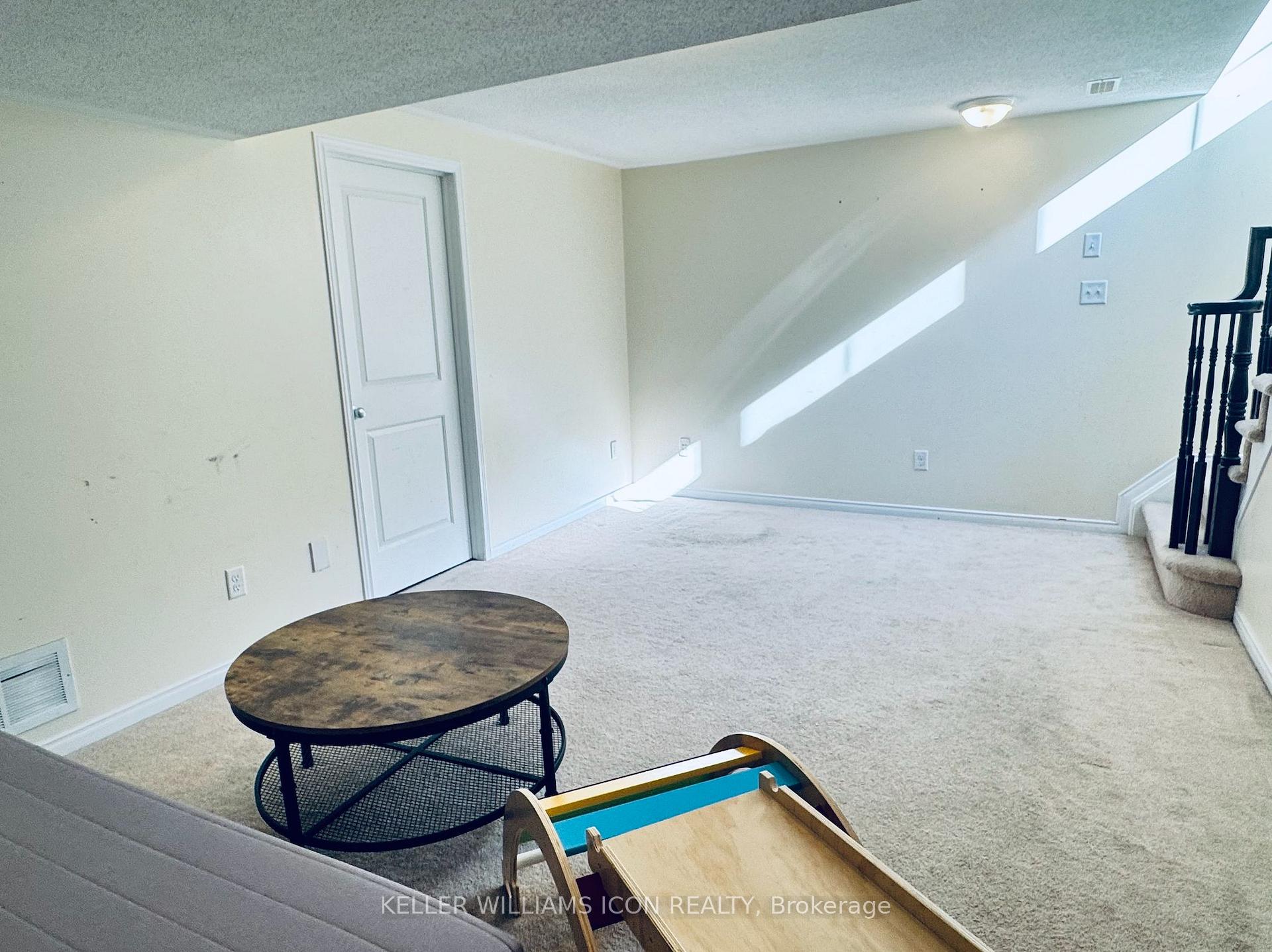 Photo 20 of 581 Pepperville Crescent, Ottawa, Kanata - Emerald Meadows/Trailwest — HOMEH