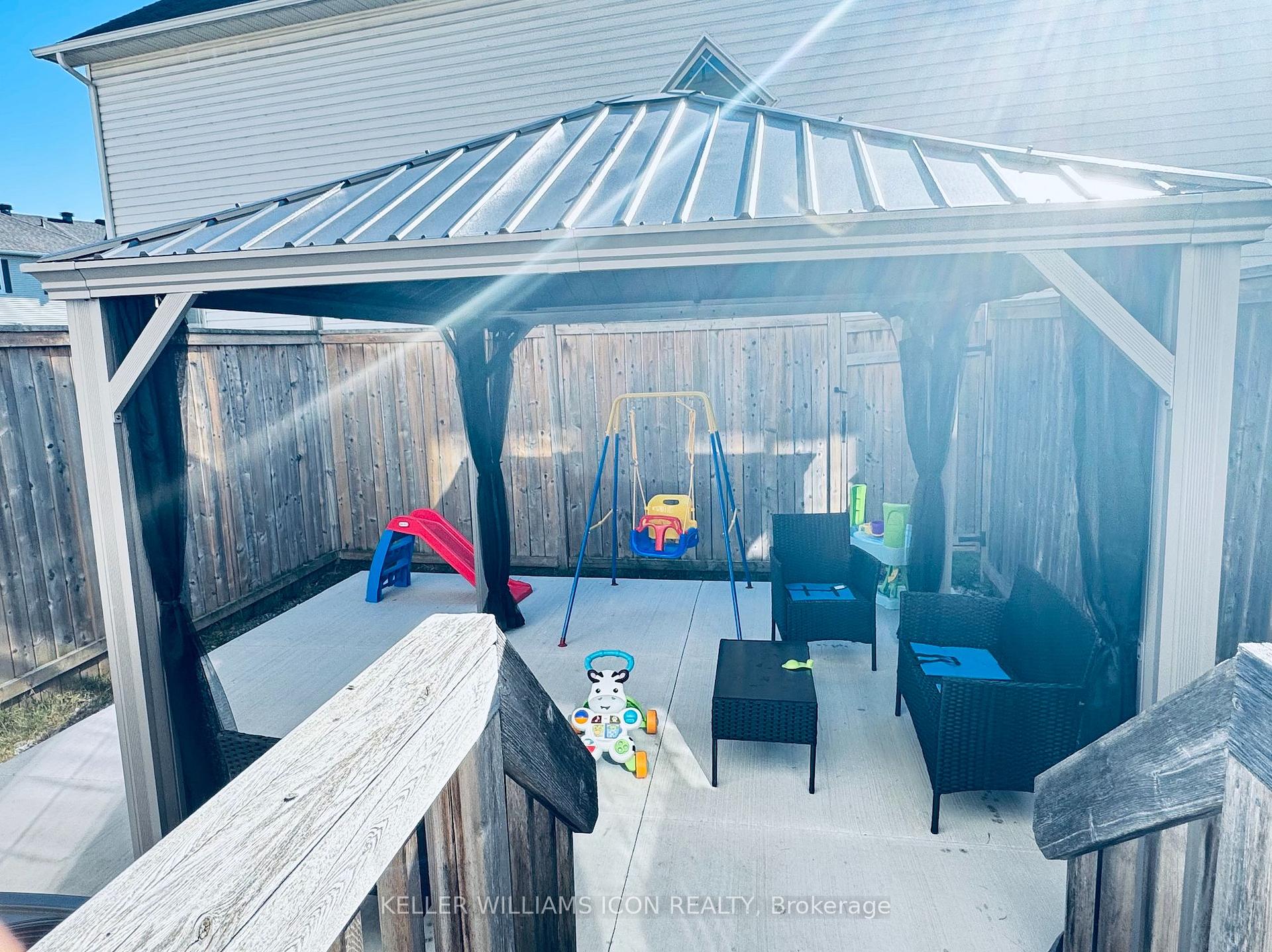Photo 22 of 581 Pepperville Crescent, Ottawa, Kanata - Emerald Meadows/Trailwest — HOMEH
