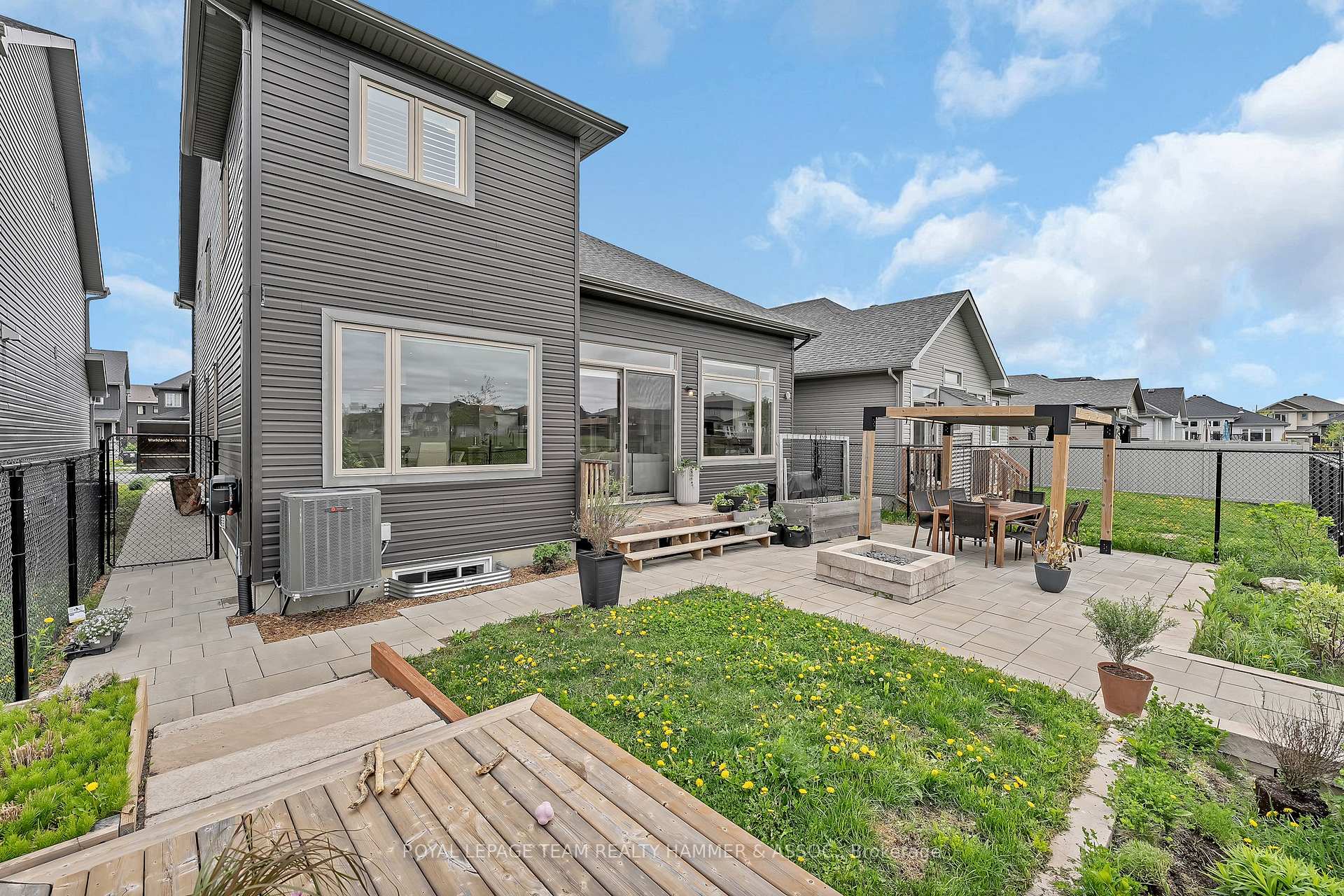 Photo 44 of 88 Defence Street, Ottawa, Kanata - Emerald Meadows/Trailwest — HOMEH
