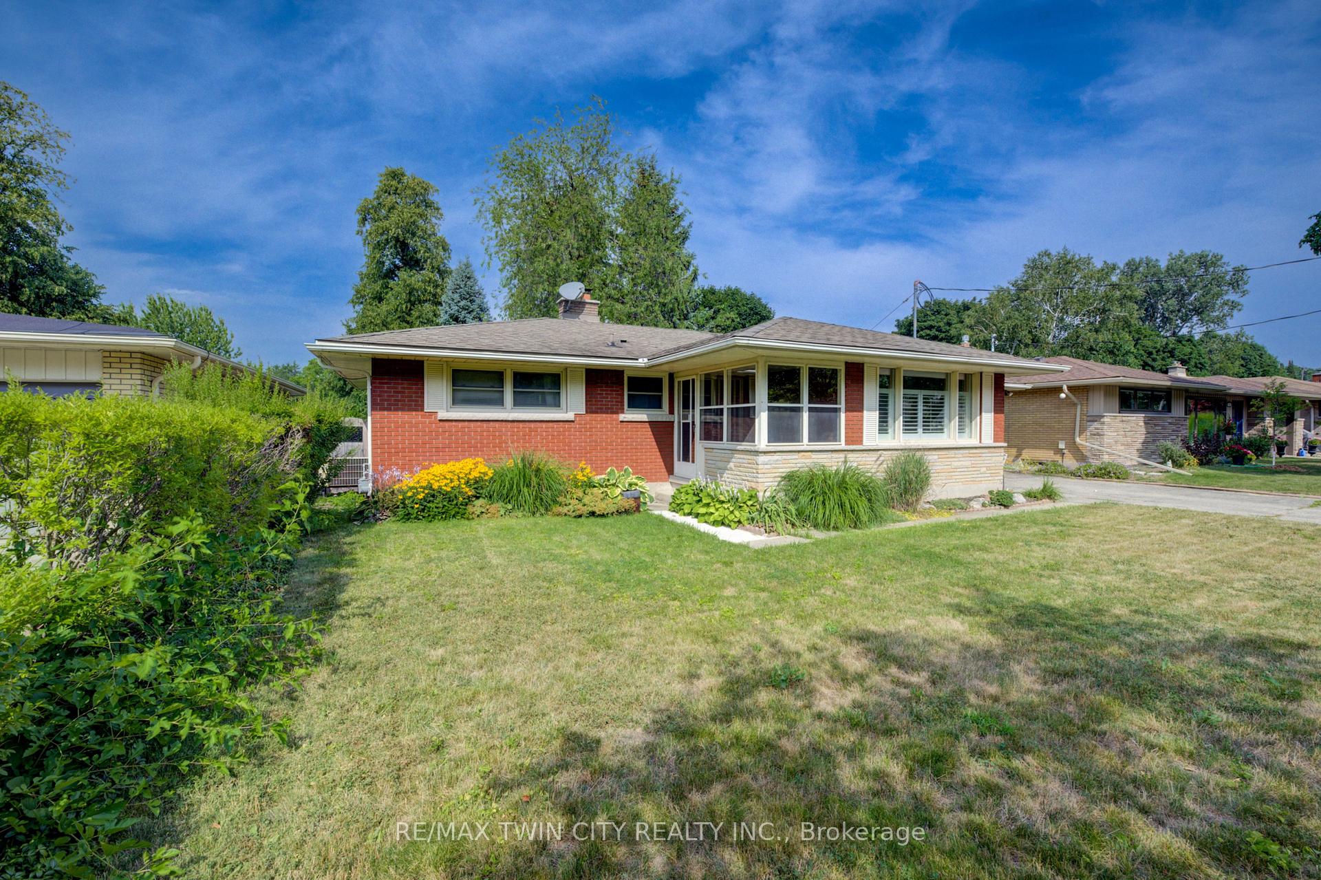 Photo 2 of 74 Lakeside Drive, Kitchener — HOMEH