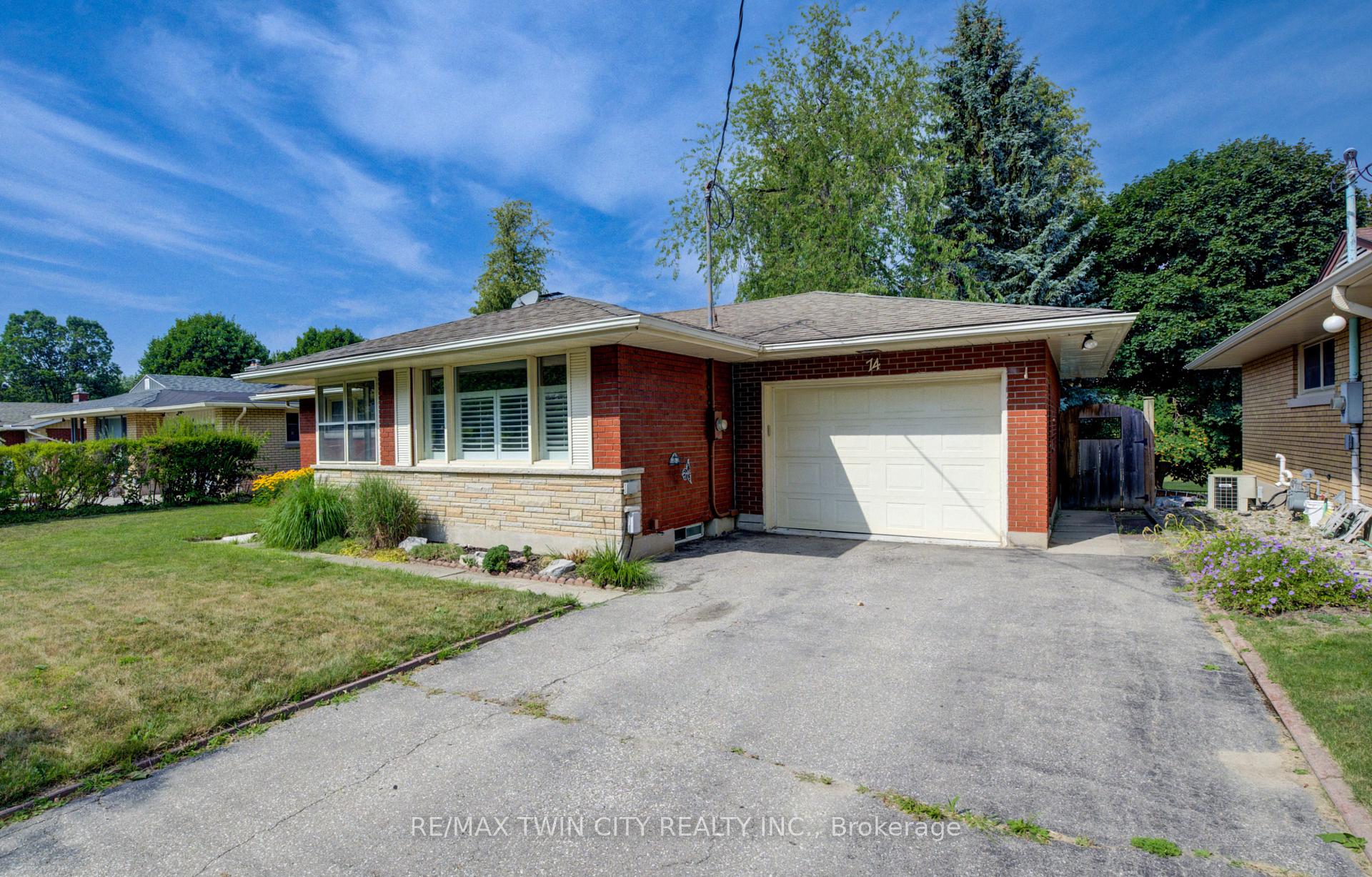 Photo 4 of 74 Lakeside Drive, Kitchener — HOMEH