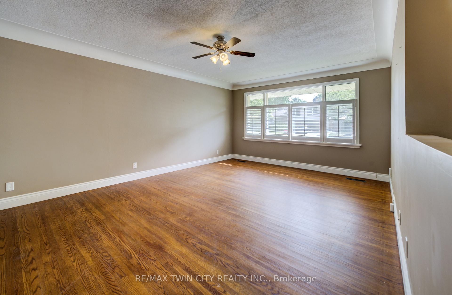 Photo 7 of 74 Lakeside Drive, Kitchener — HOMEH
