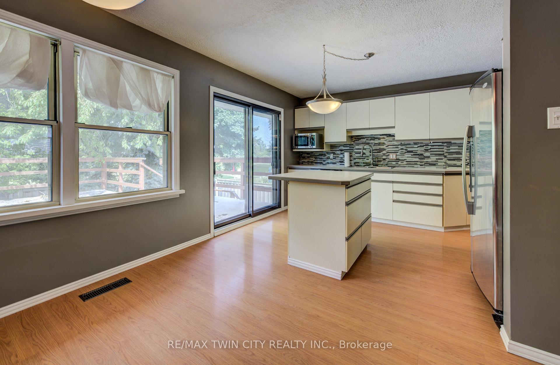 Photo 13 of 74 Lakeside Drive, Kitchener — HOMEH